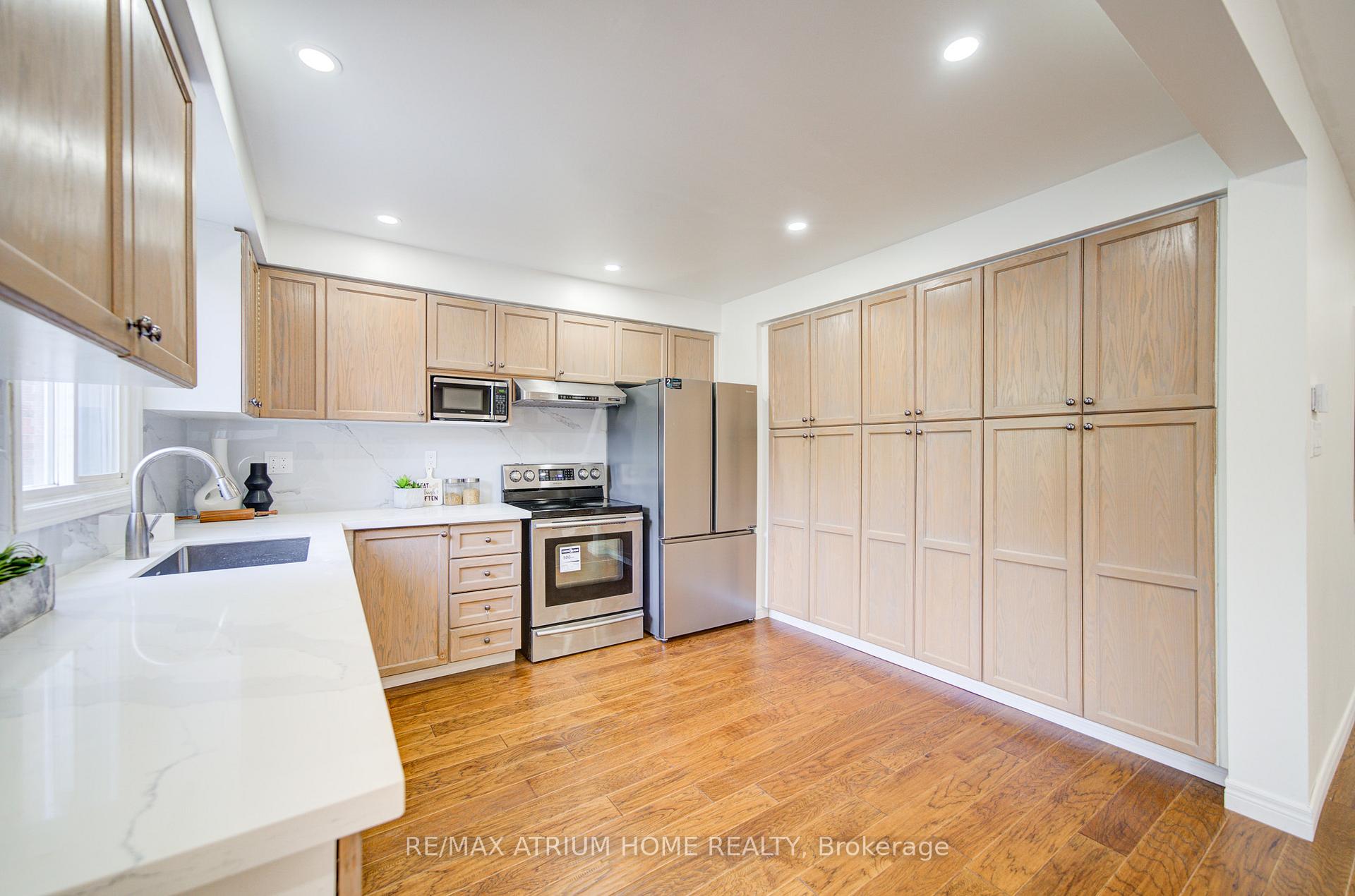 Photo 18 of 70 Millcroft Way, Vaughan, Brownridge — HOMEH