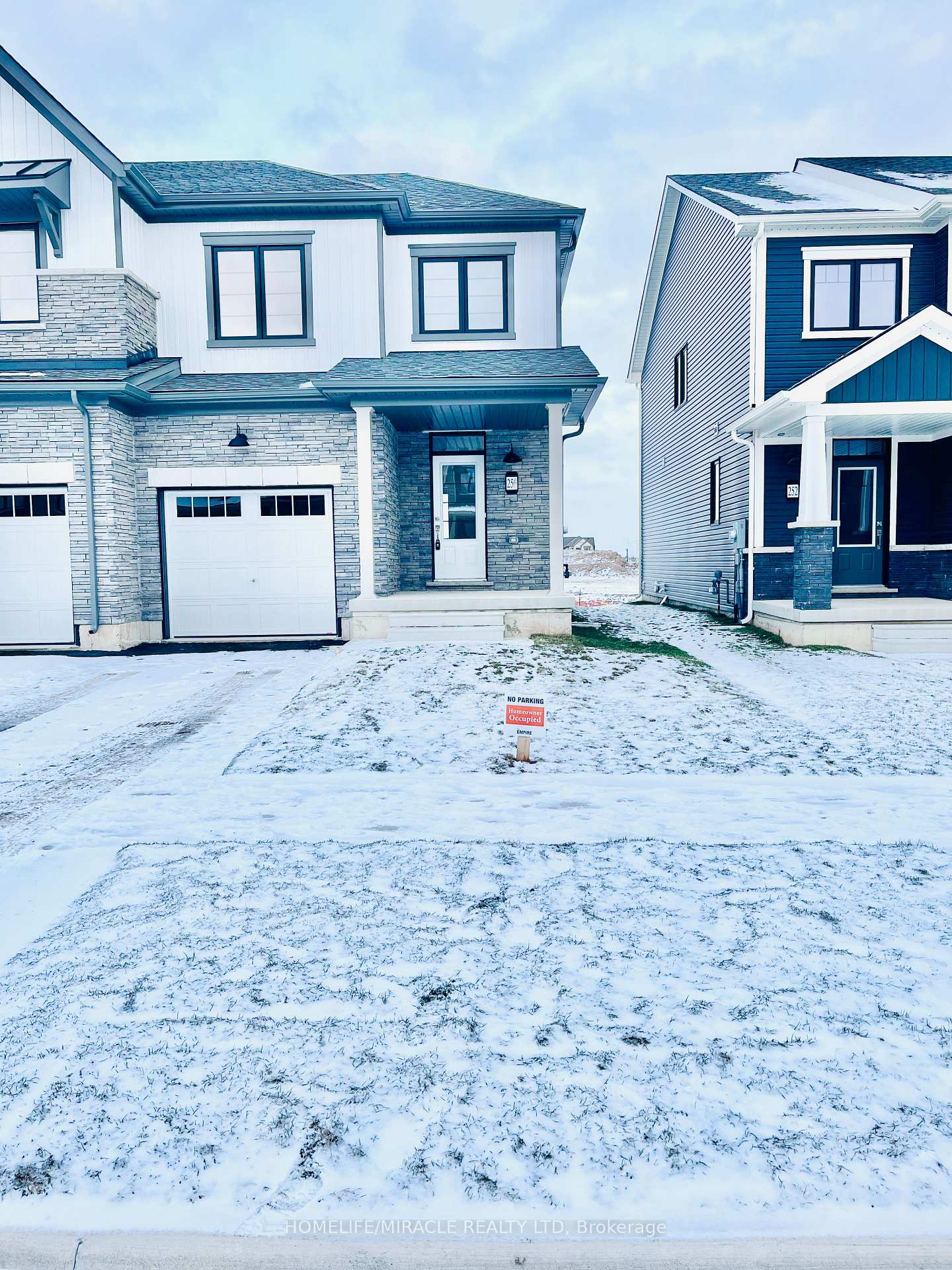 Photo 3 of 256 Port Crescent, Welland, Dain City — HOMEH