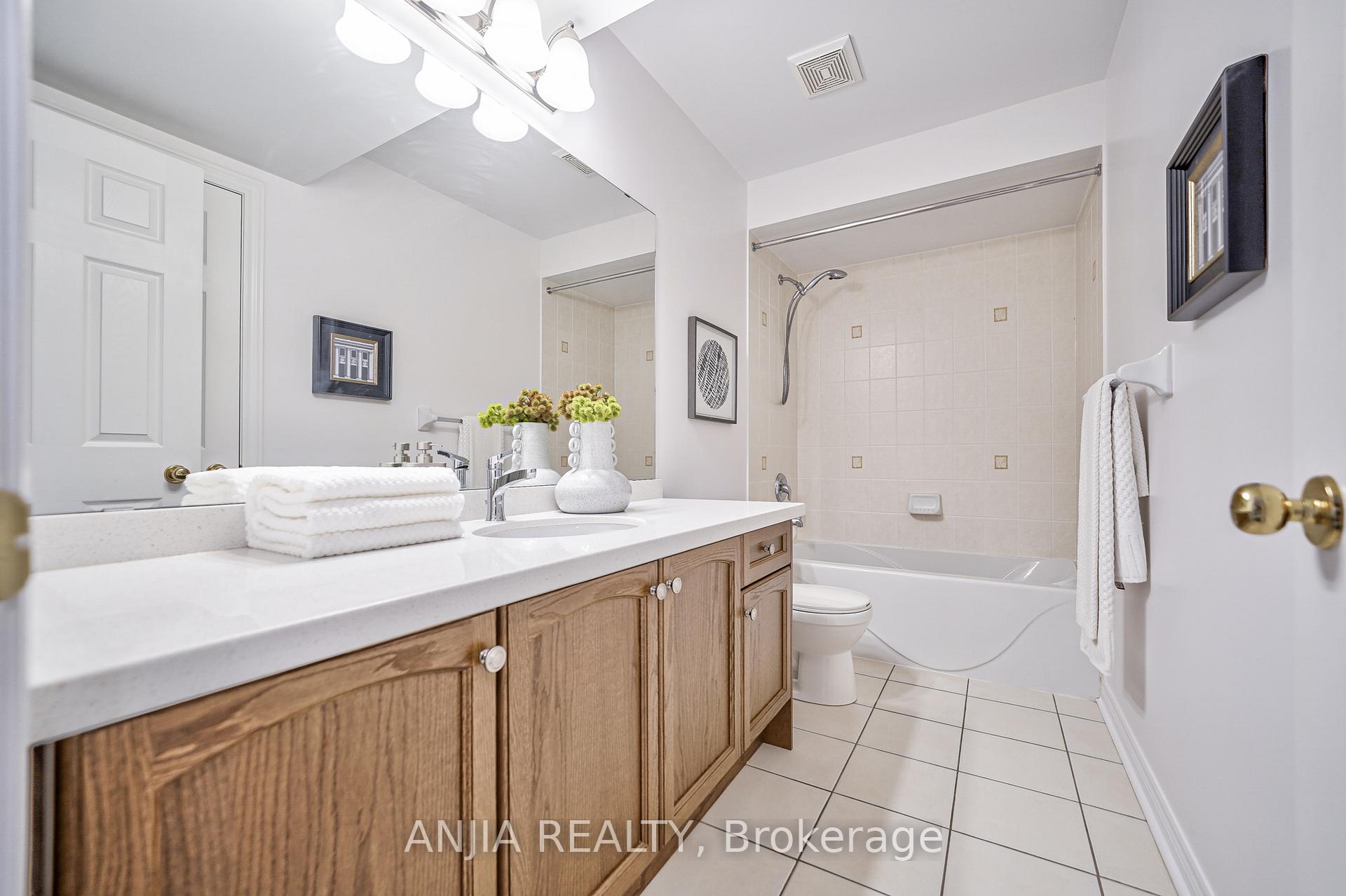 Photo 8 of 2902 Elgin Mills Road E, Markham, Victoria Square — HOMEH
