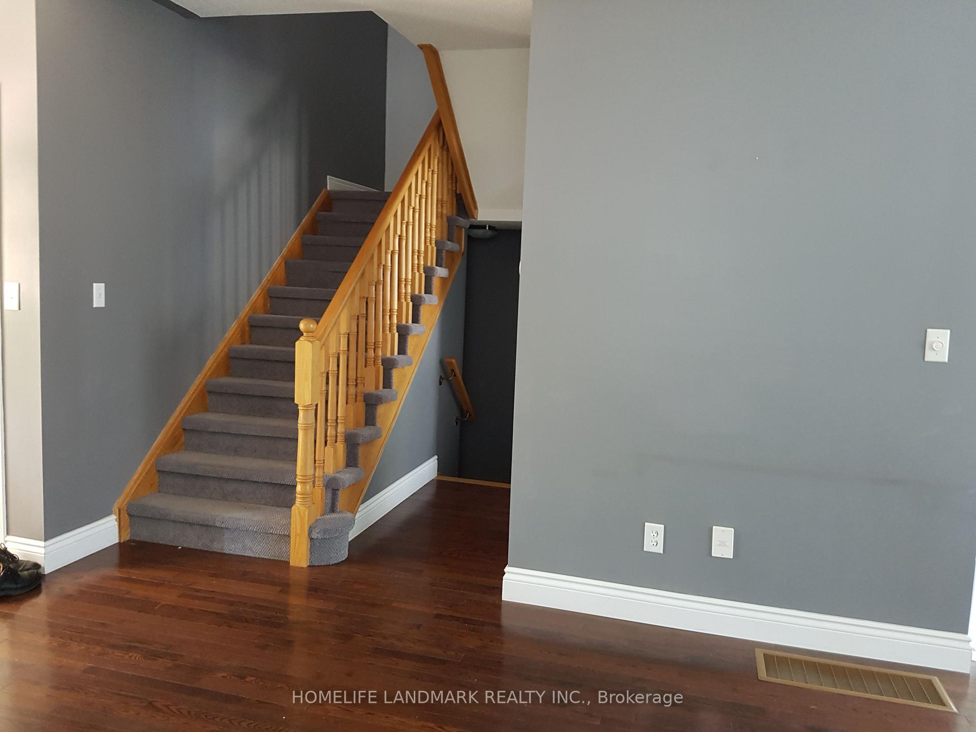 Photo 8 of 10 Brookvalley Avenue, Whitby, Brooklin — HOMEH