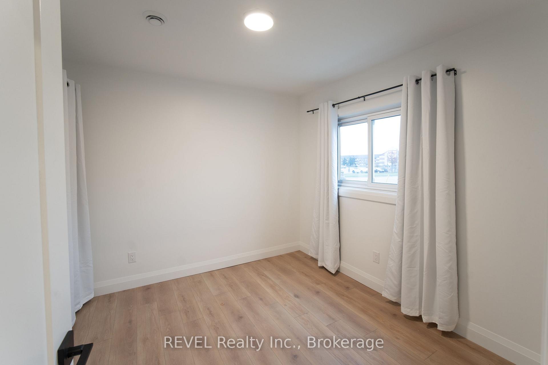 Photo 10 of Unit 1, 718 Ontario Road, Welland, Lincoln/Crowland — HOMEH