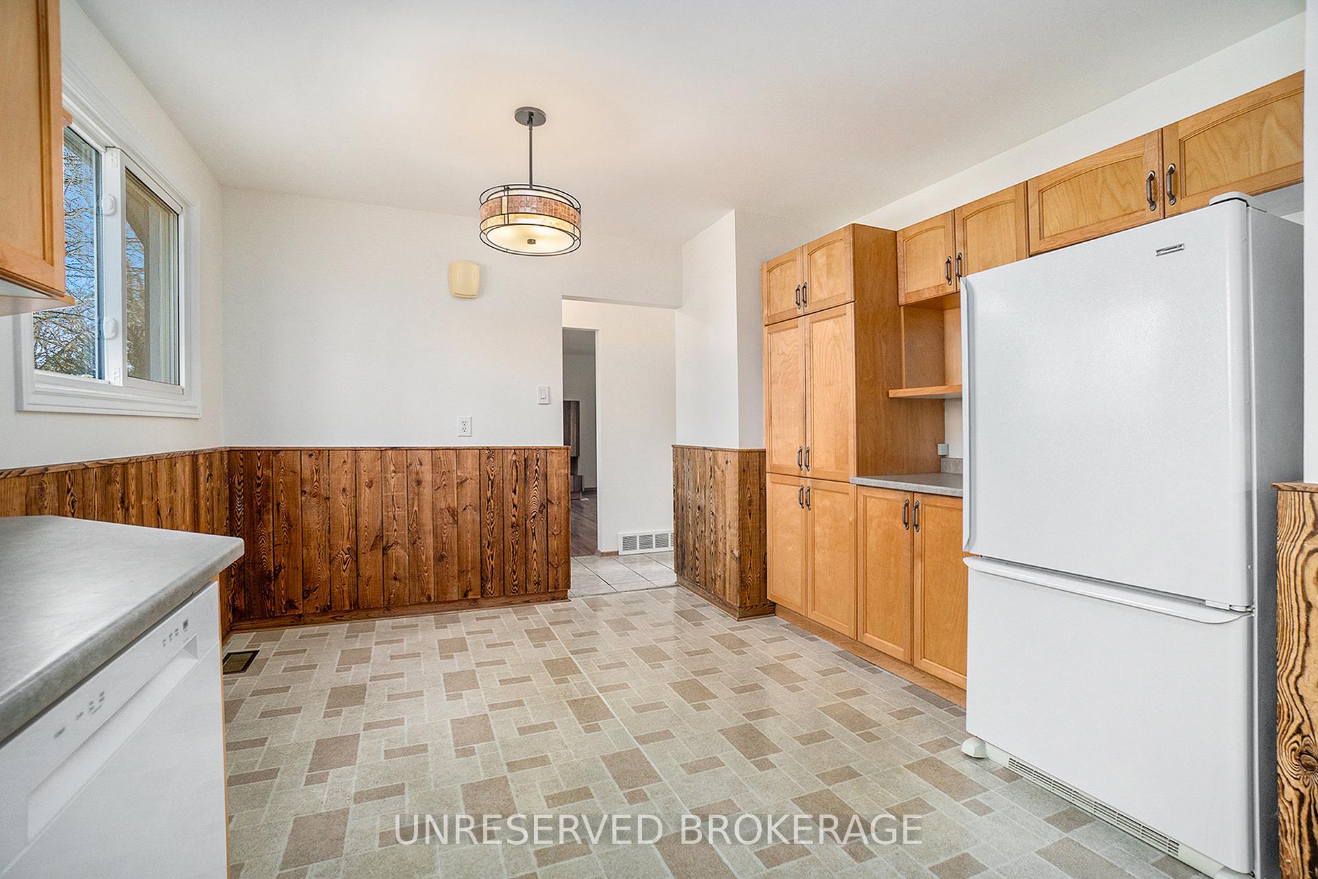 Photo 6 of 1974 Michigan Avenue, Ottawa, Guildwood Estates - Urbandale Acres — HOMEH