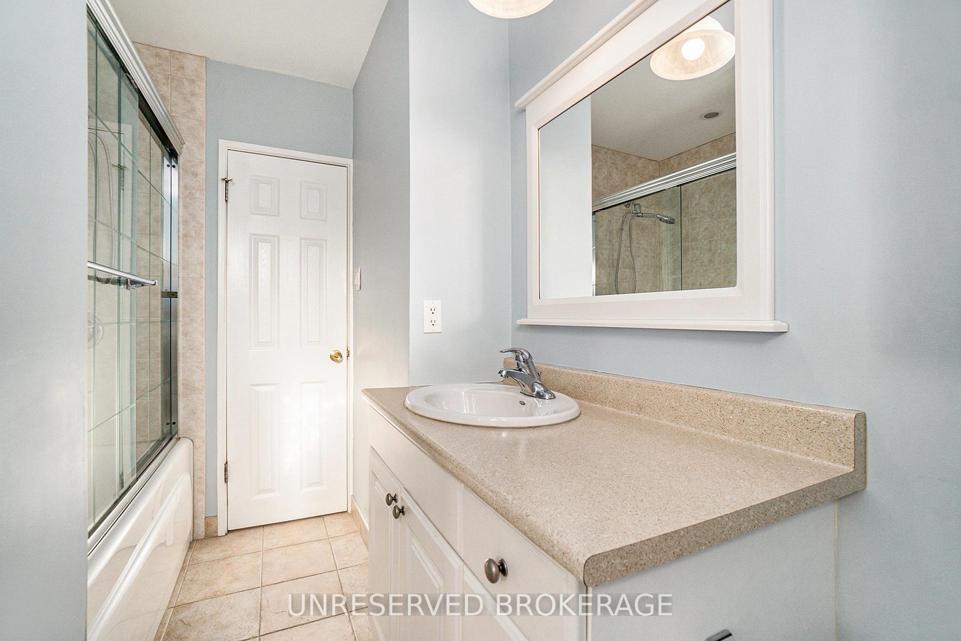 Photo 13 of 1974 Michigan Avenue, Ottawa, Guildwood Estates - Urbandale Acres — HOMEH
