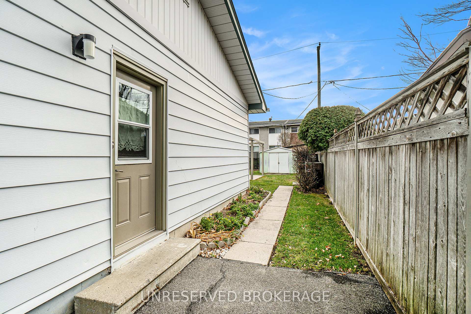 Photo 24 of 1974 Michigan Avenue, Ottawa, Guildwood Estates - Urbandale Acres — HOMEH