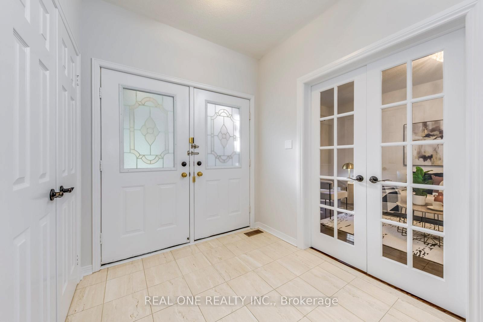 Photo 4 of 22 Arborfield Lane, Markham, Markville — HOMEH