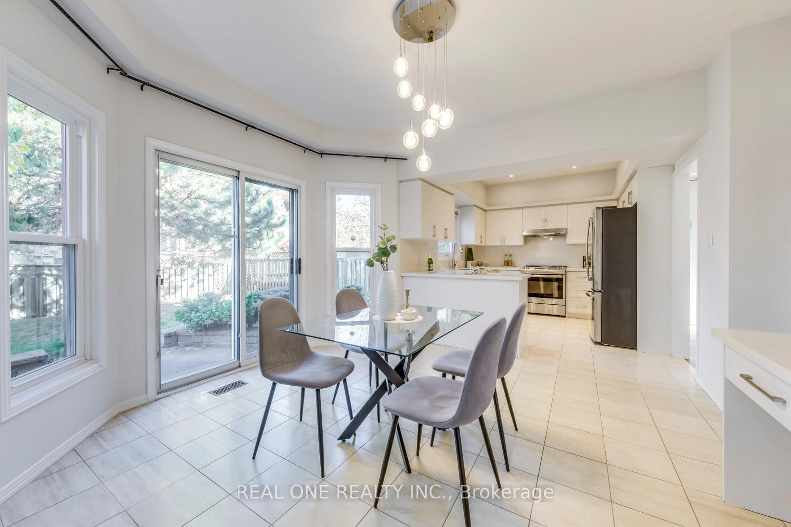 Photo 12 of 22 Arborfield Lane, Markham, Markville — HOMEH