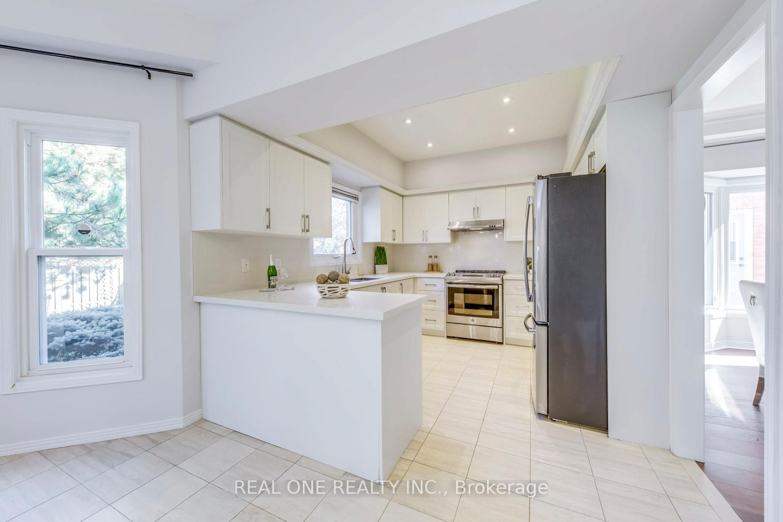 Photo 15 of 22 Arborfield Lane, Markham, Markville — HOMEH