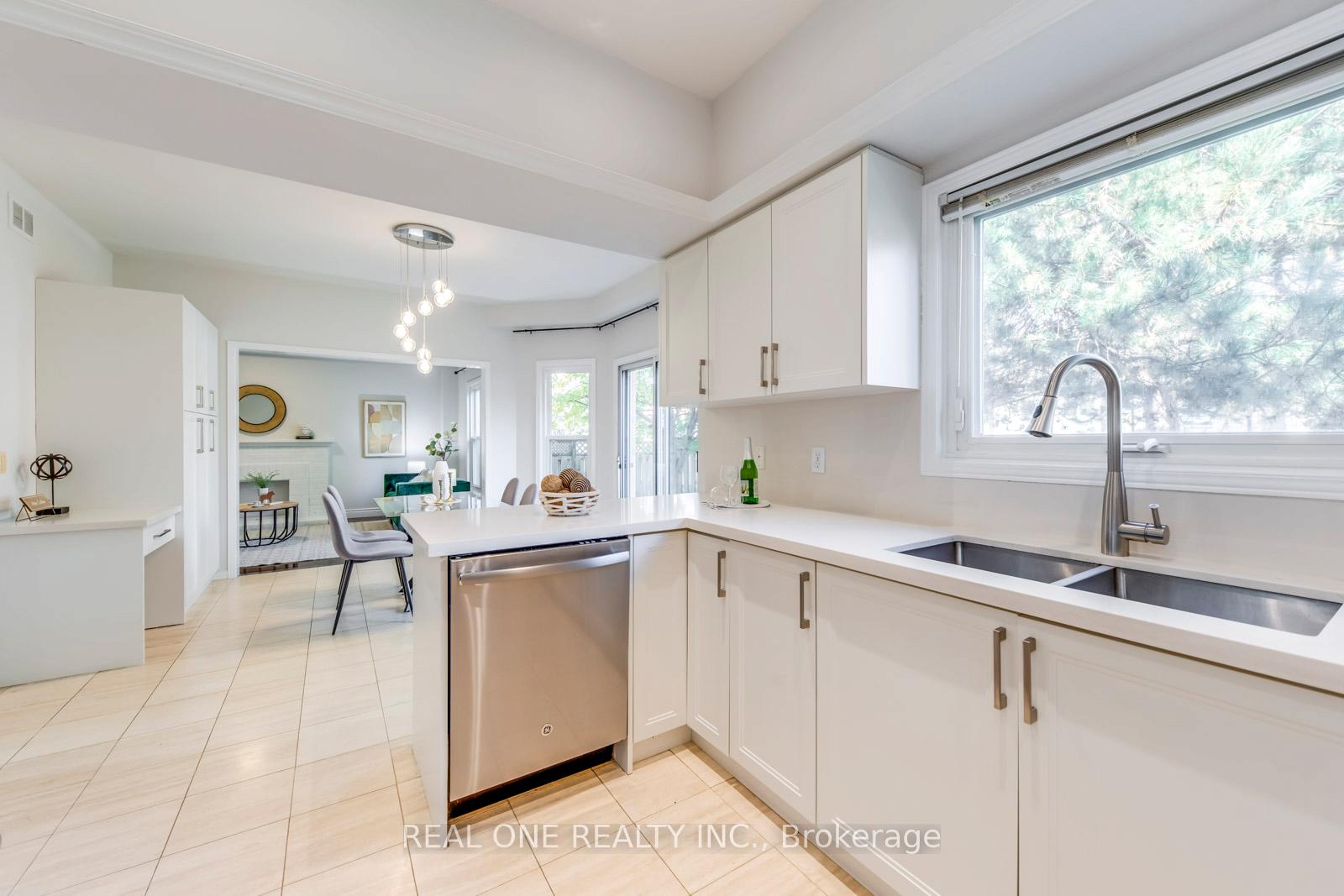 Photo 17 of 22 Arborfield Lane, Markham, Markville — HOMEH