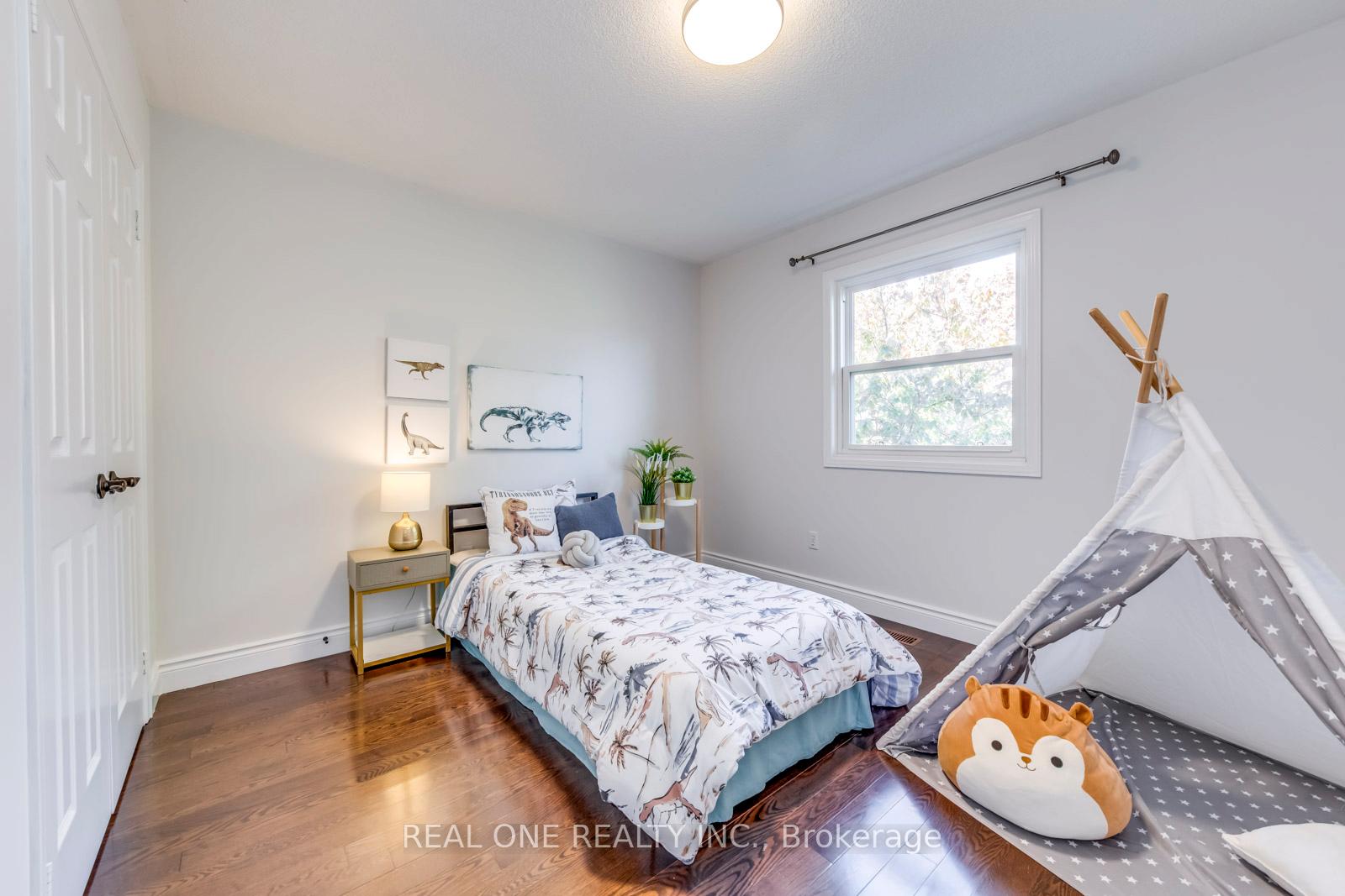 Photo 30 of 22 Arborfield Lane, Markham, Markville — HOMEH