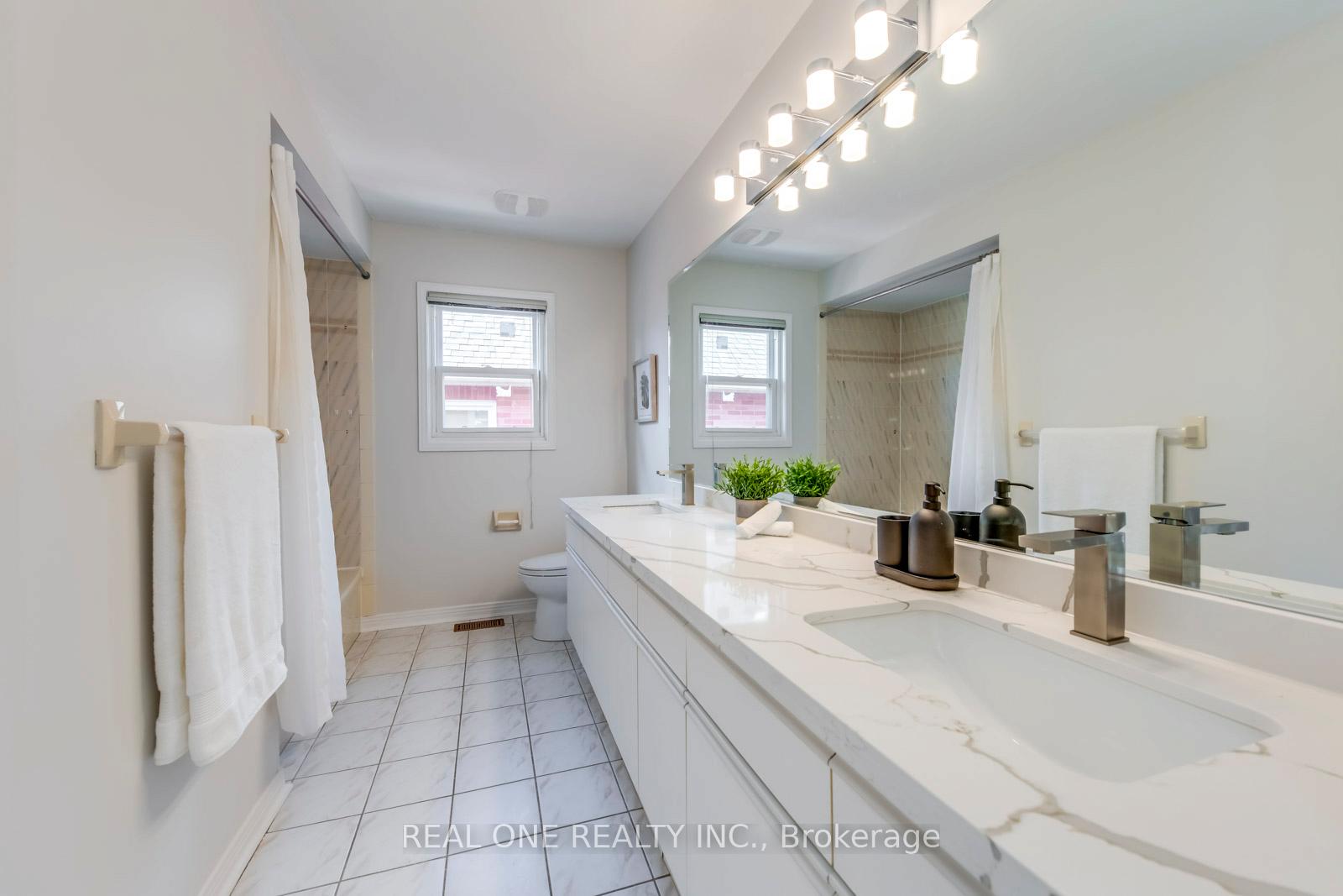 Photo 33 of 22 Arborfield Lane, Markham, Markville — HOMEH