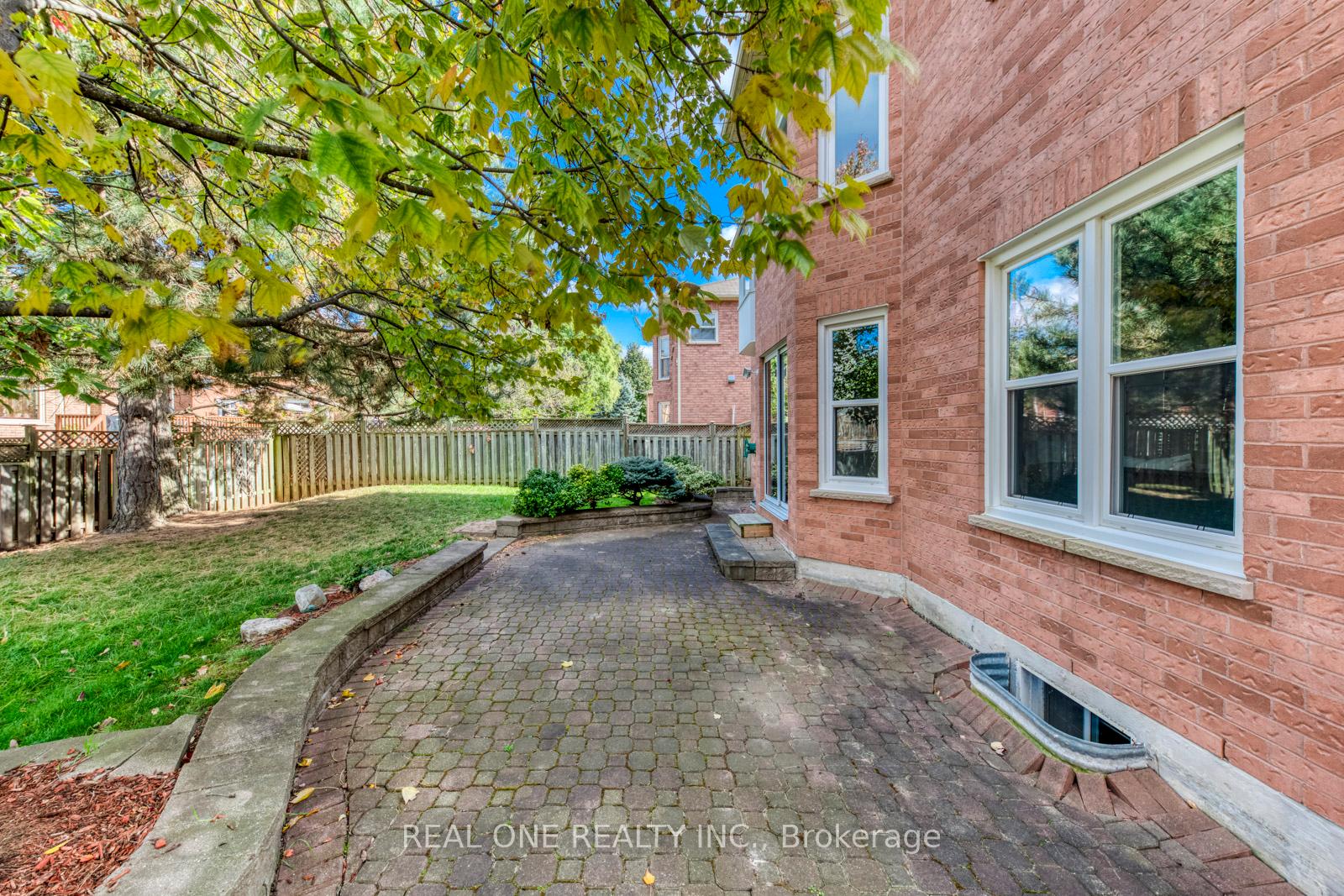 Photo 40 of 22 Arborfield Lane, Markham, Markville — HOMEH