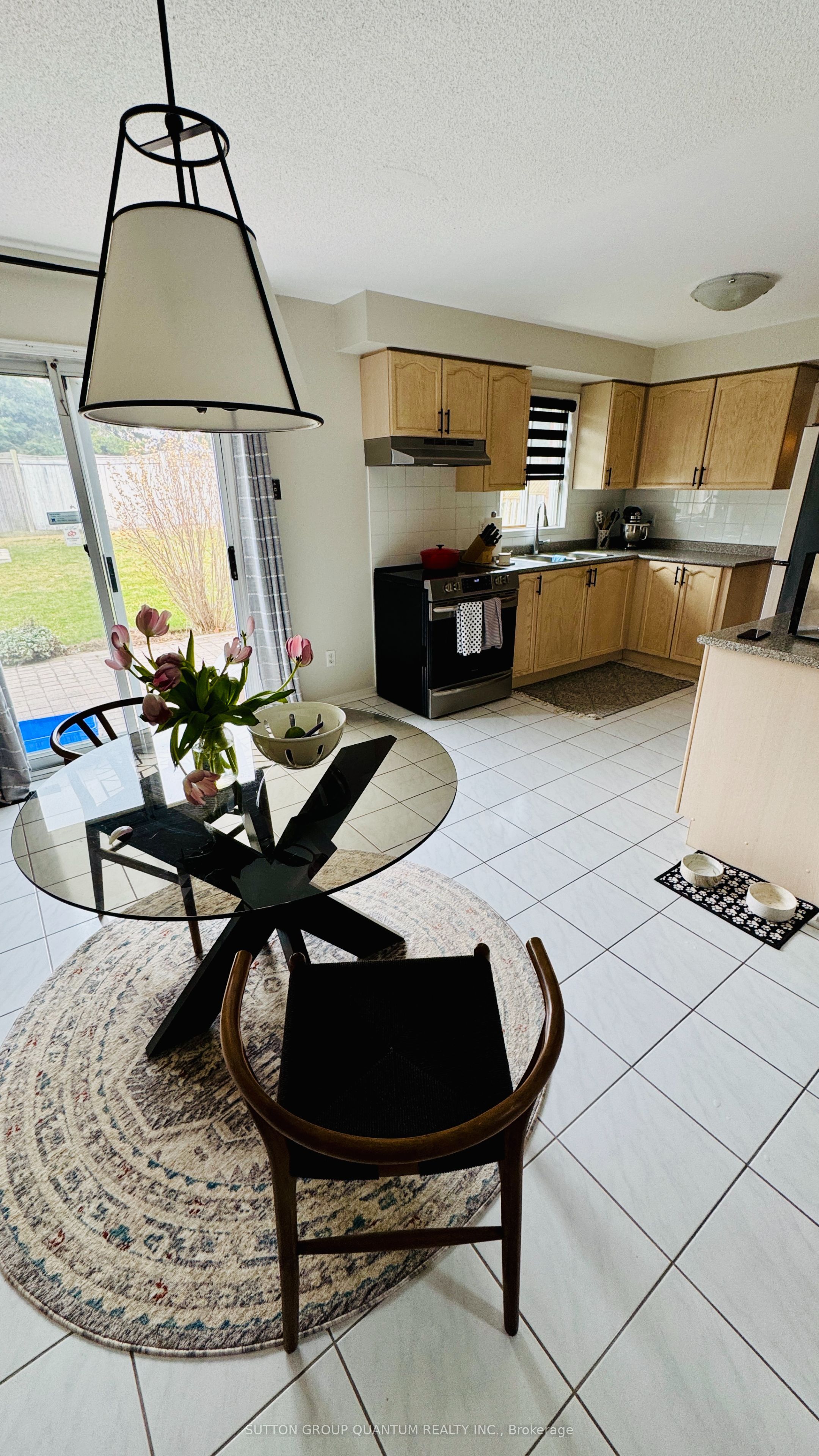 Photo 5 of 62 Irwin Drive, Whitby, Downtown Whitby — HOMEH