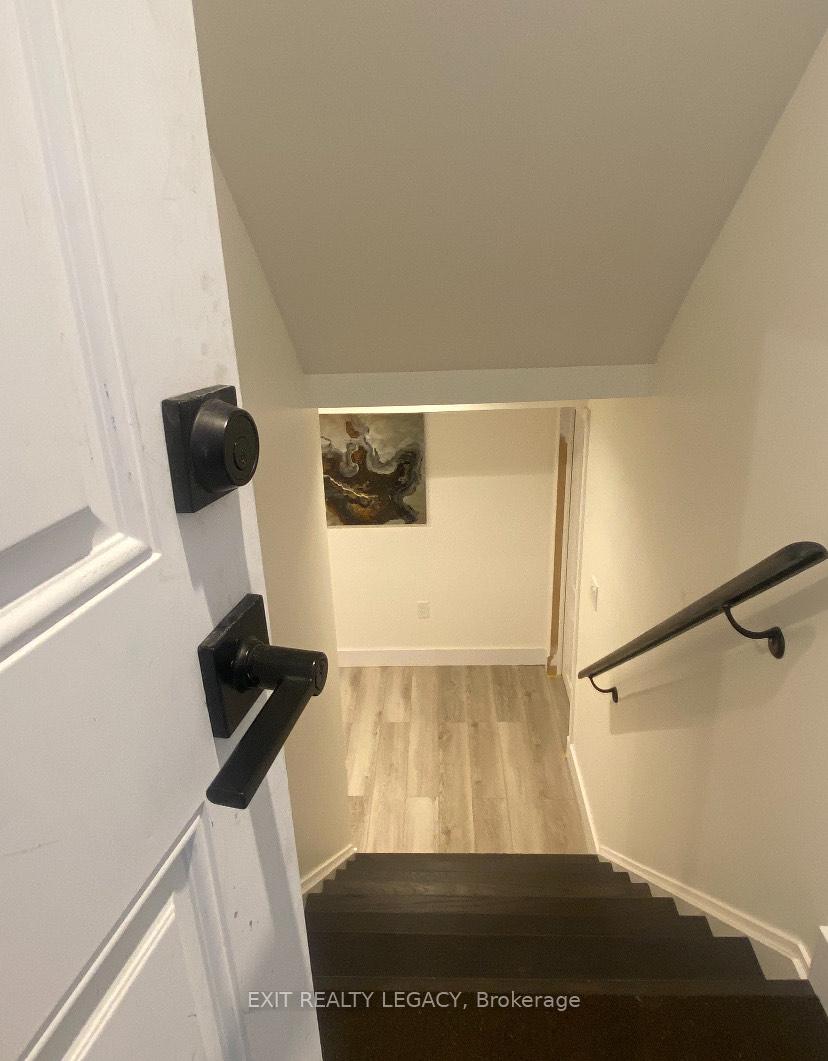 Photo 2 of 17 Camden Drive, Vaughan, Concord — HOMEH