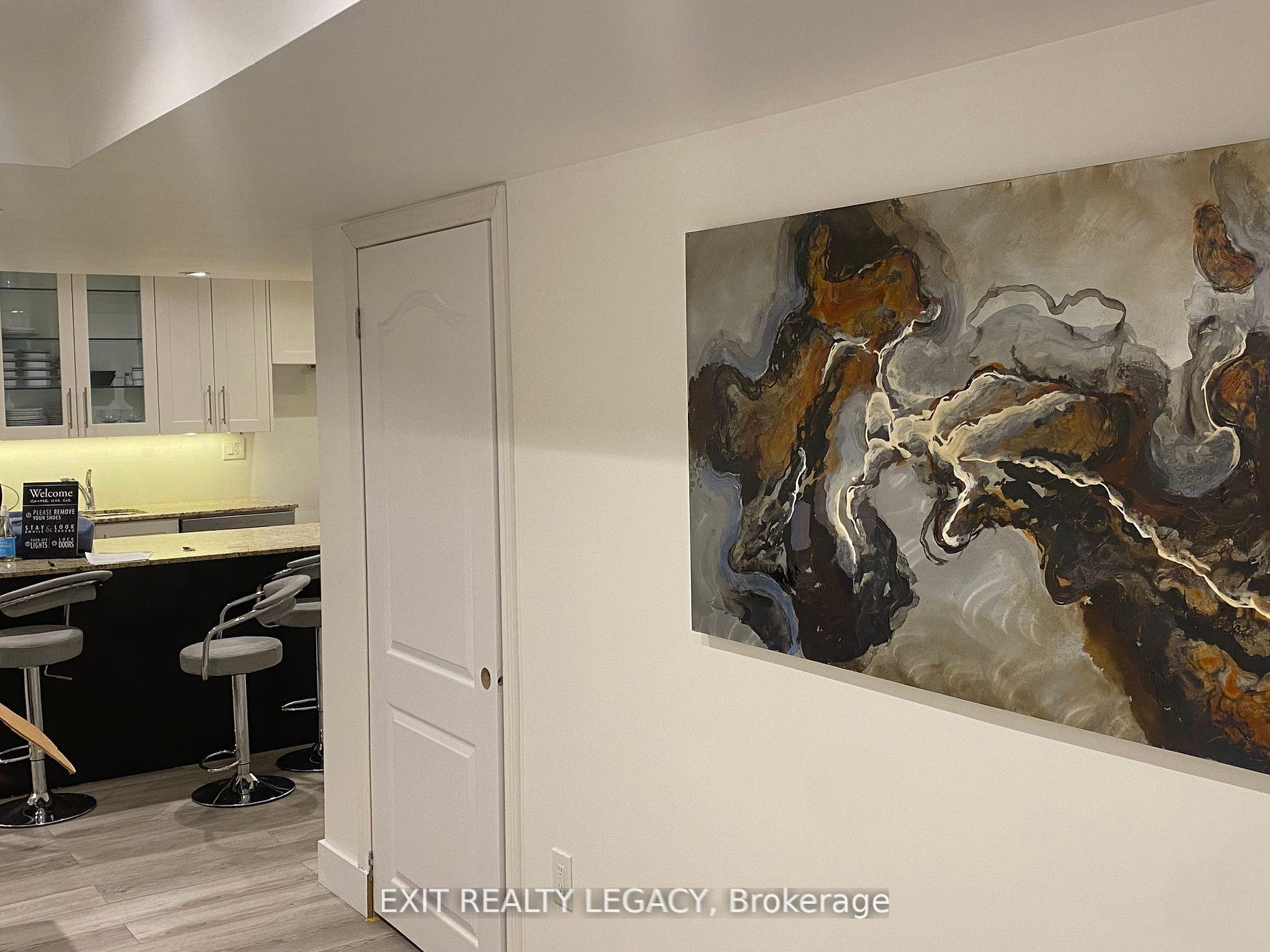 Photo 3 of 17 Camden Drive, Vaughan, Concord — HOMEH