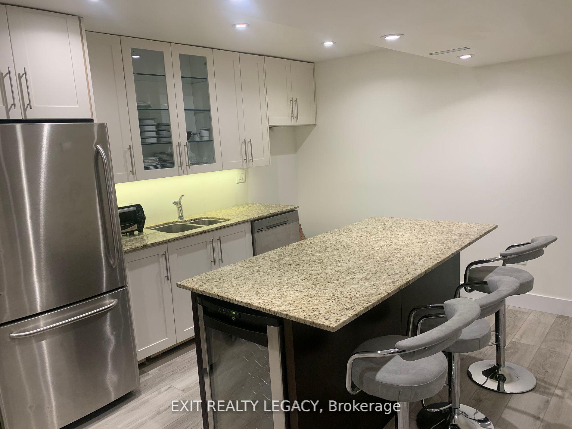 Photo 7 of 17 Camden Drive, Vaughan, Concord — HOMEH