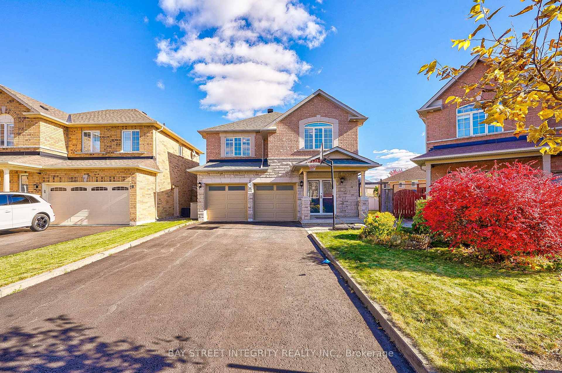 Photo 2 of 79 Westchester Crescent, Markham, Berczy — HOMEH