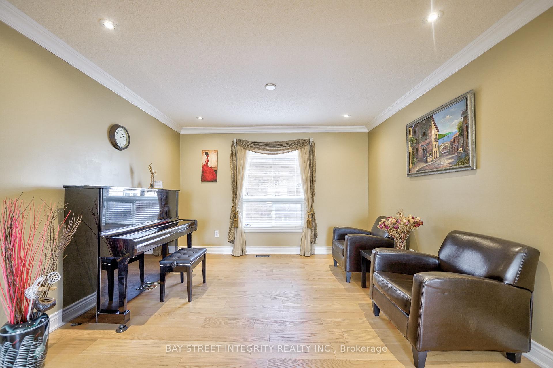 Photo 7 of 79 Westchester Crescent, Markham, Berczy — HOMEH