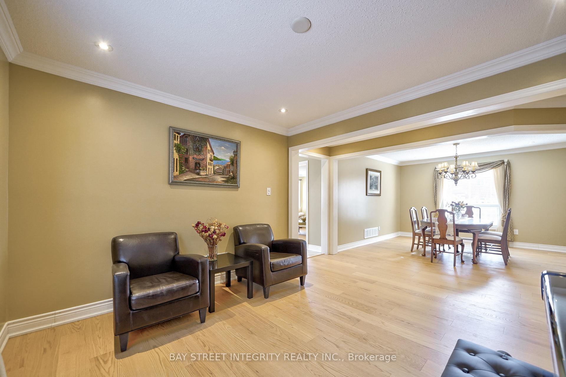 Photo 8 of 79 Westchester Crescent, Markham, Berczy — HOMEH