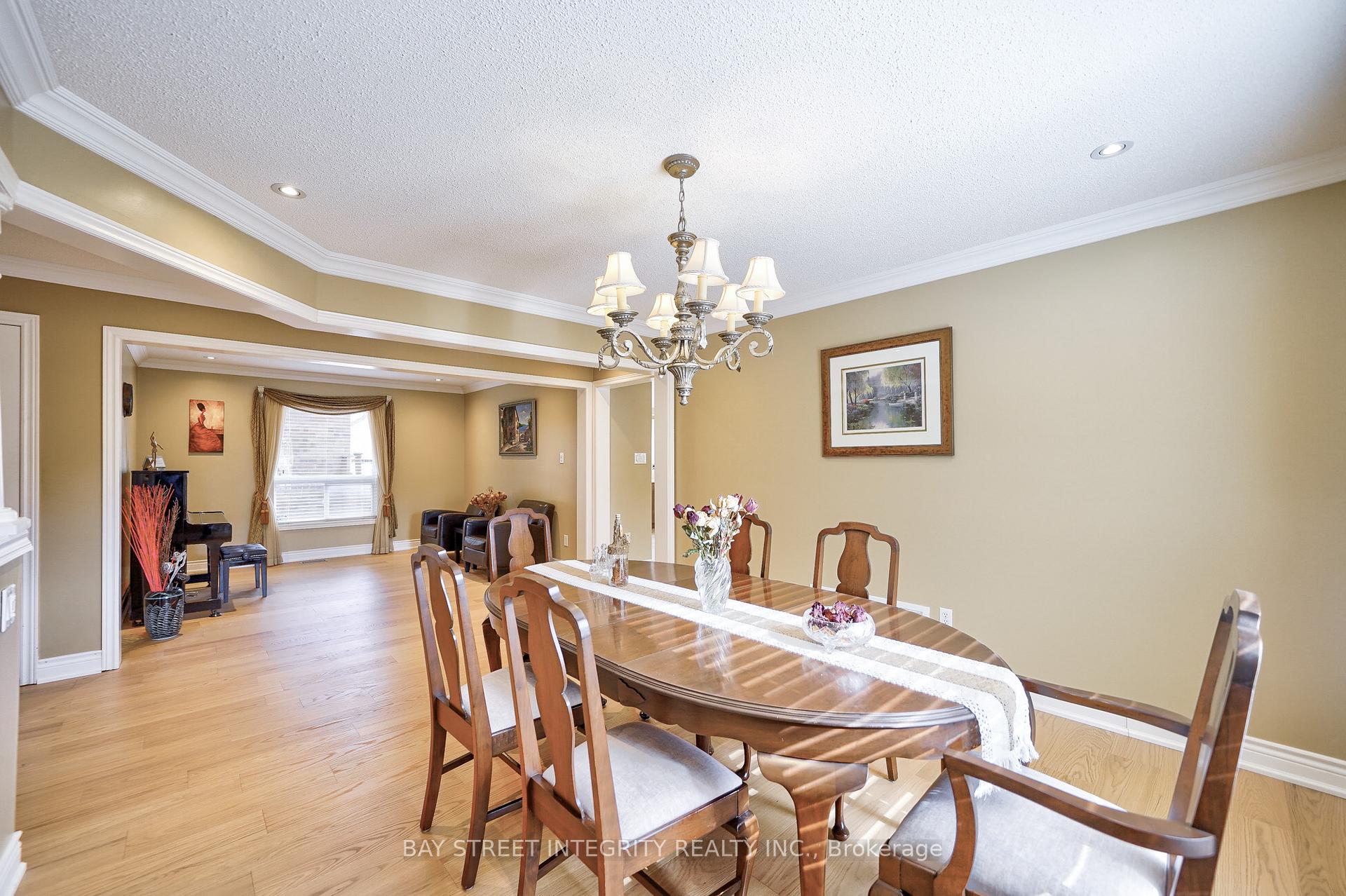 Photo 9 of 79 Westchester Crescent, Markham, Berczy — HOMEH