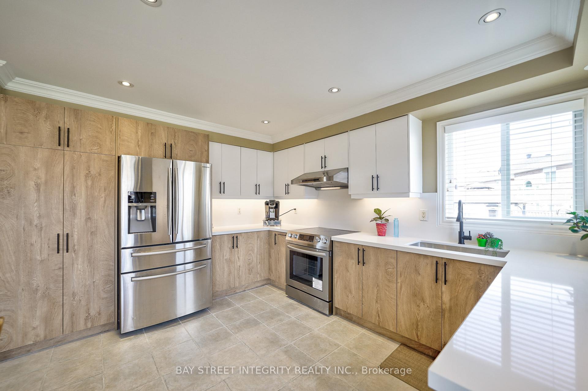 Photo 10 of 79 Westchester Crescent, Markham, Berczy — HOMEH