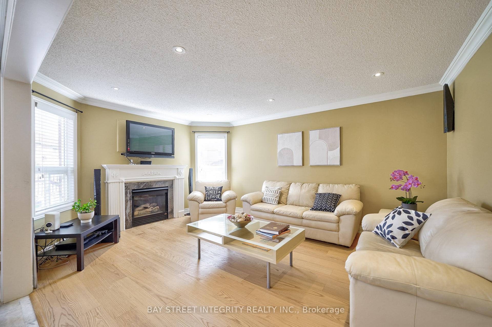 Photo 12 of 79 Westchester Crescent, Markham, Berczy — HOMEH