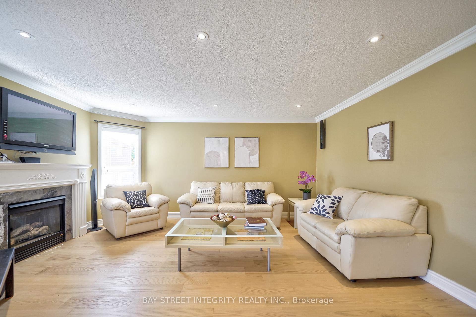 Photo 14 of 79 Westchester Crescent, Markham, Berczy — HOMEH