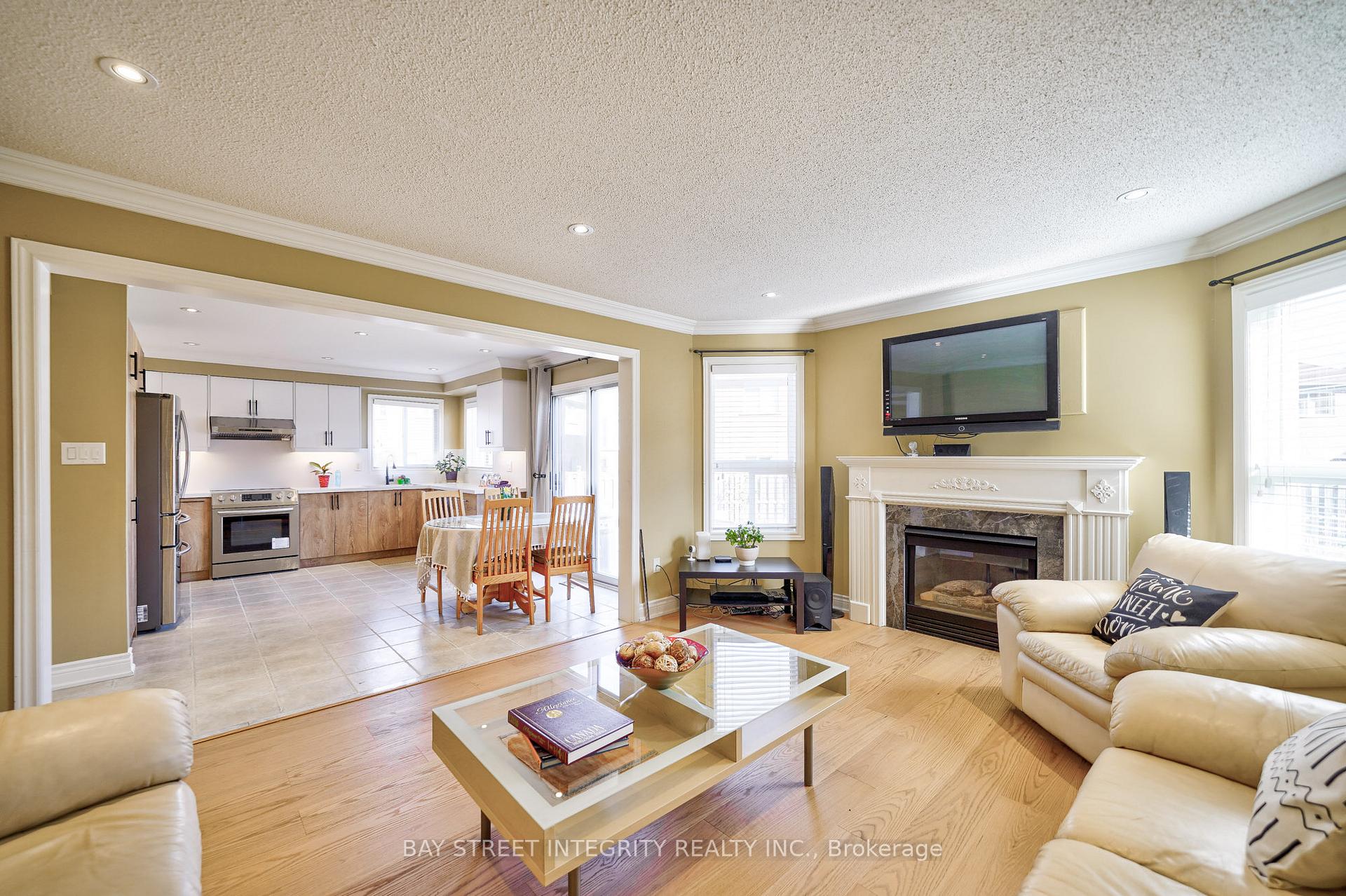 Photo 18 of 79 Westchester Crescent, Markham, Berczy — HOMEH