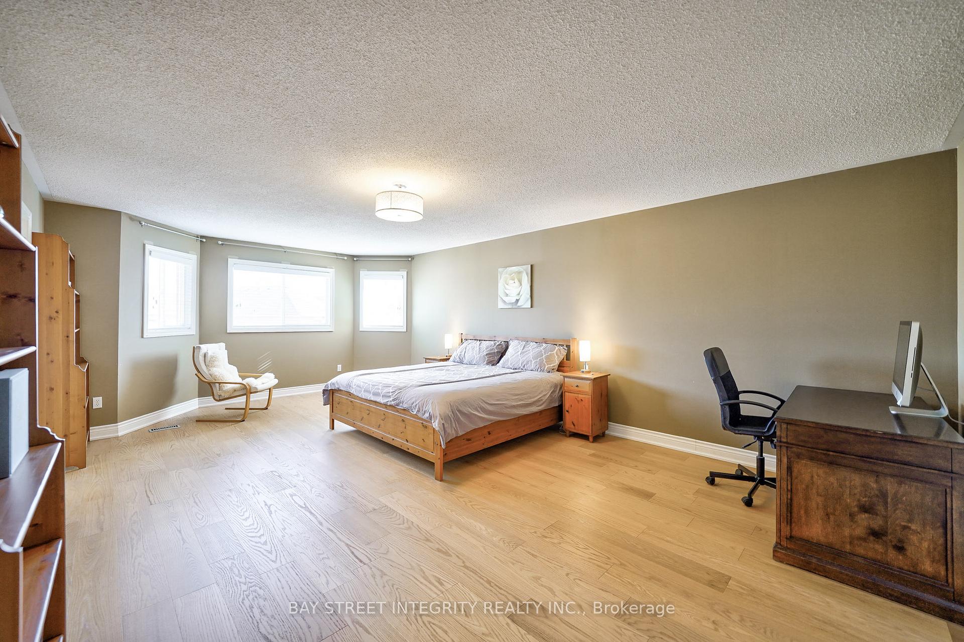 Photo 19 of 79 Westchester Crescent, Markham, Berczy — HOMEH