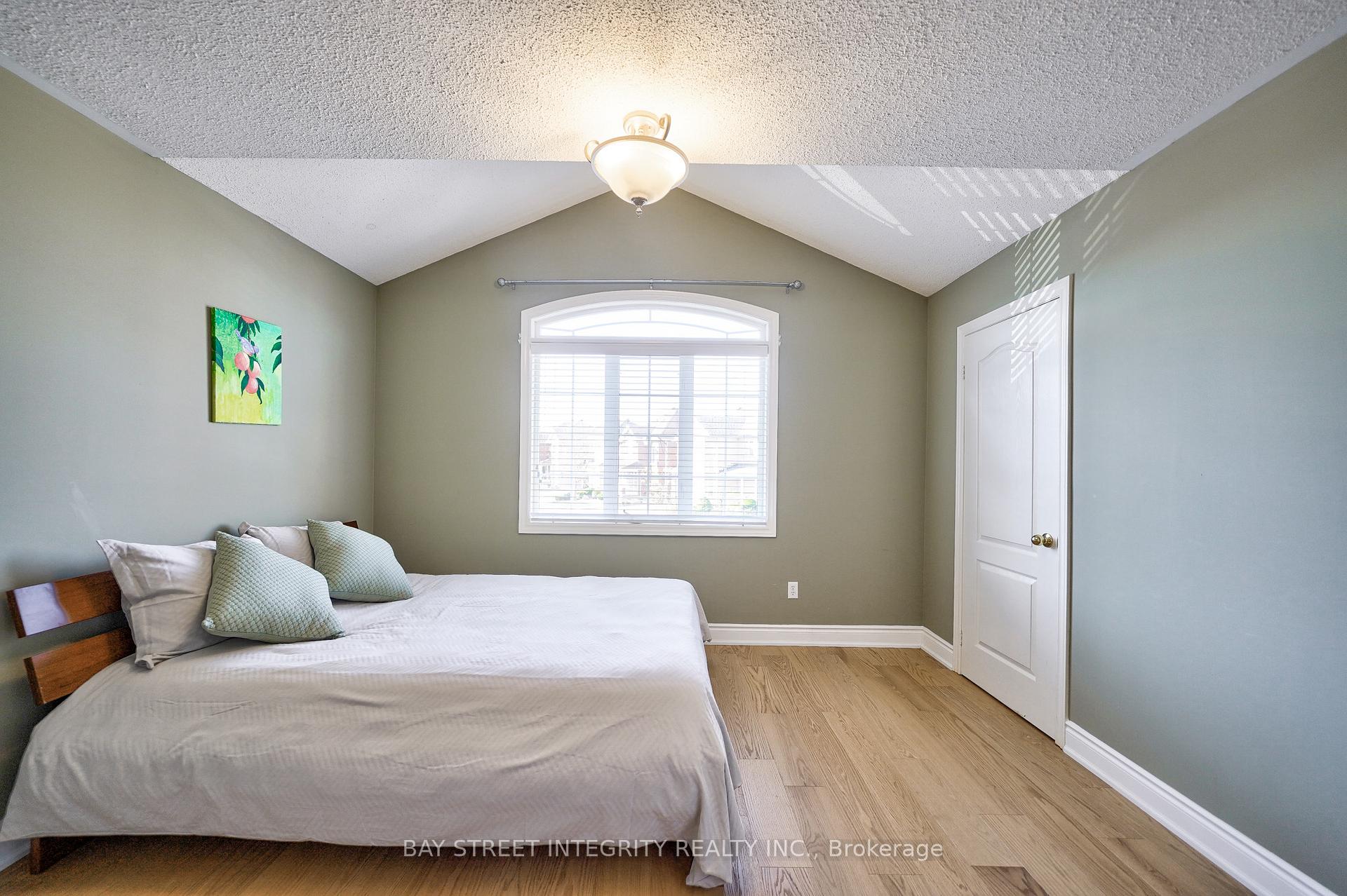 Photo 30 of 79 Westchester Crescent, Markham, Berczy — HOMEH