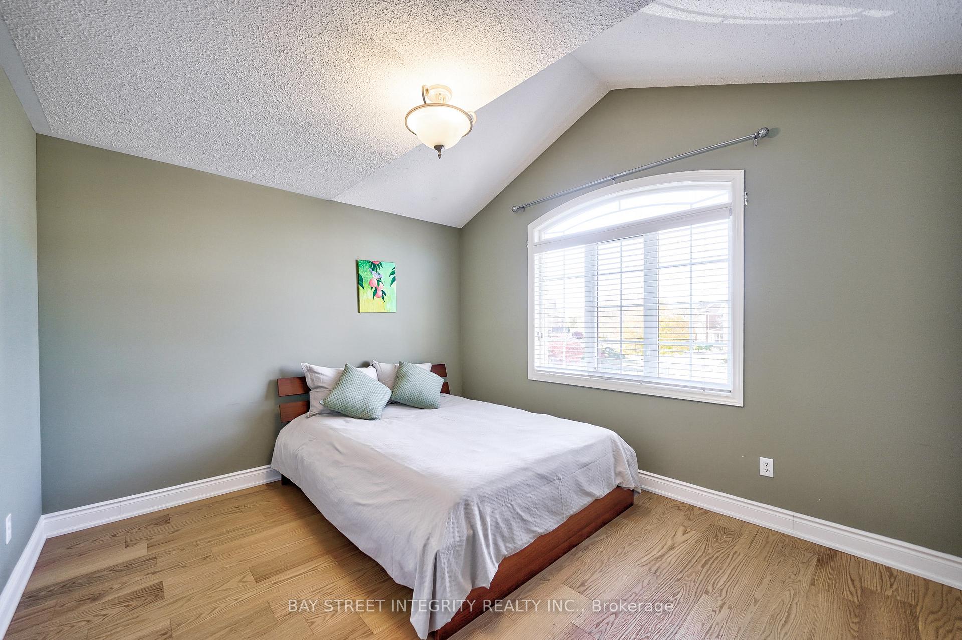 Photo 31 of 79 Westchester Crescent, Markham, Berczy — HOMEH