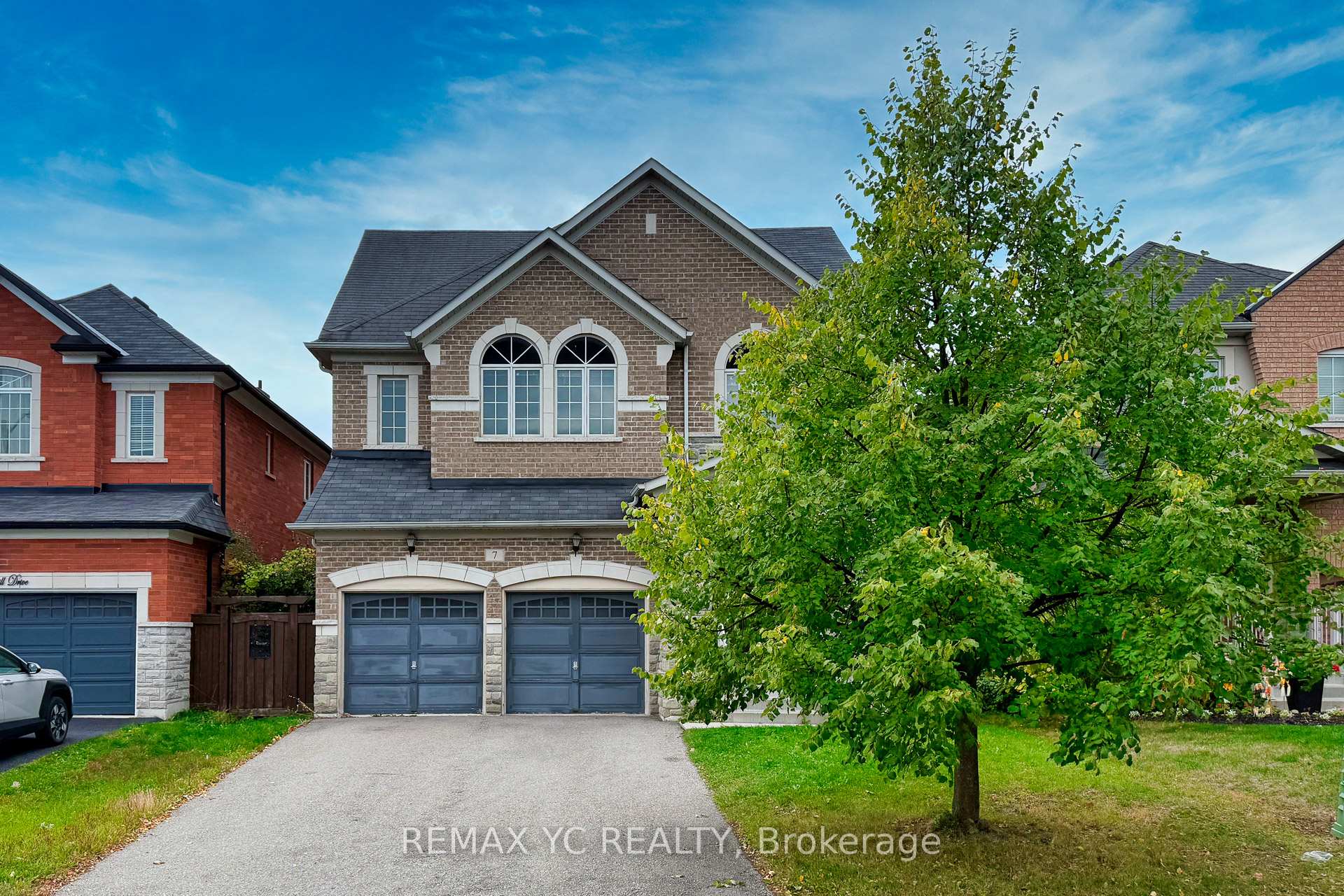 Photo 2 of 7 Riverhill Drive, Vaughan, Patterson — HOMEH