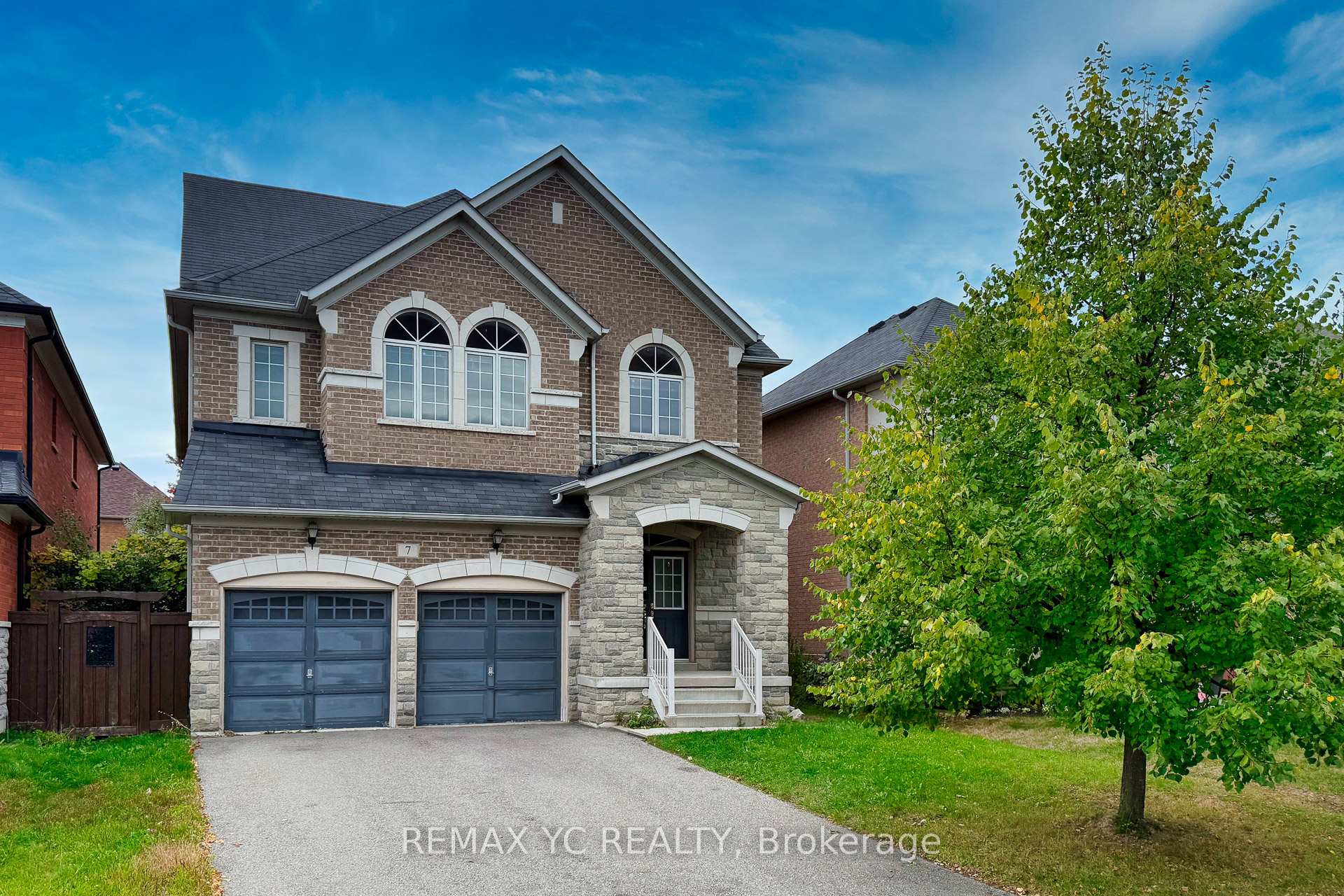 Photo 3 of 7 Riverhill Drive, Vaughan, Patterson — HOMEH