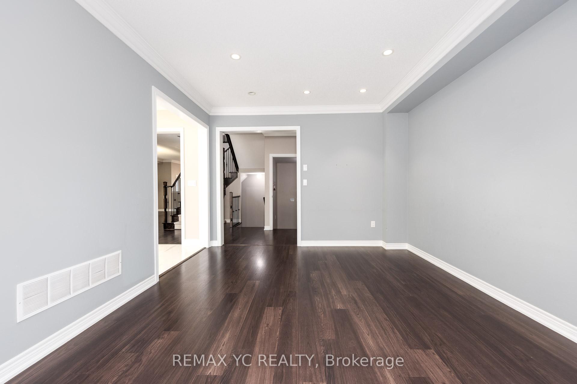 Photo 11 of 7 Riverhill Drive, Vaughan, Patterson — HOMEH