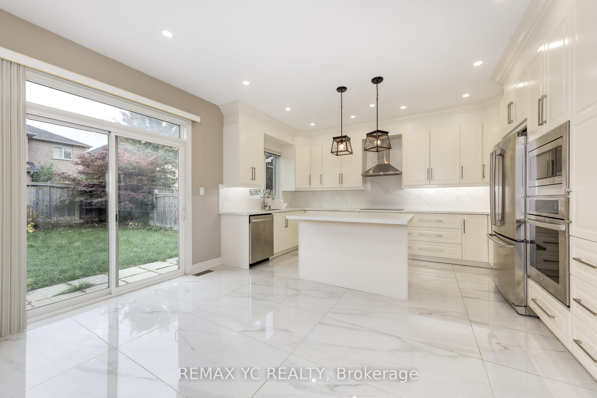 Photo 12 of 7 Riverhill Drive, Vaughan, Patterson — HOMEH