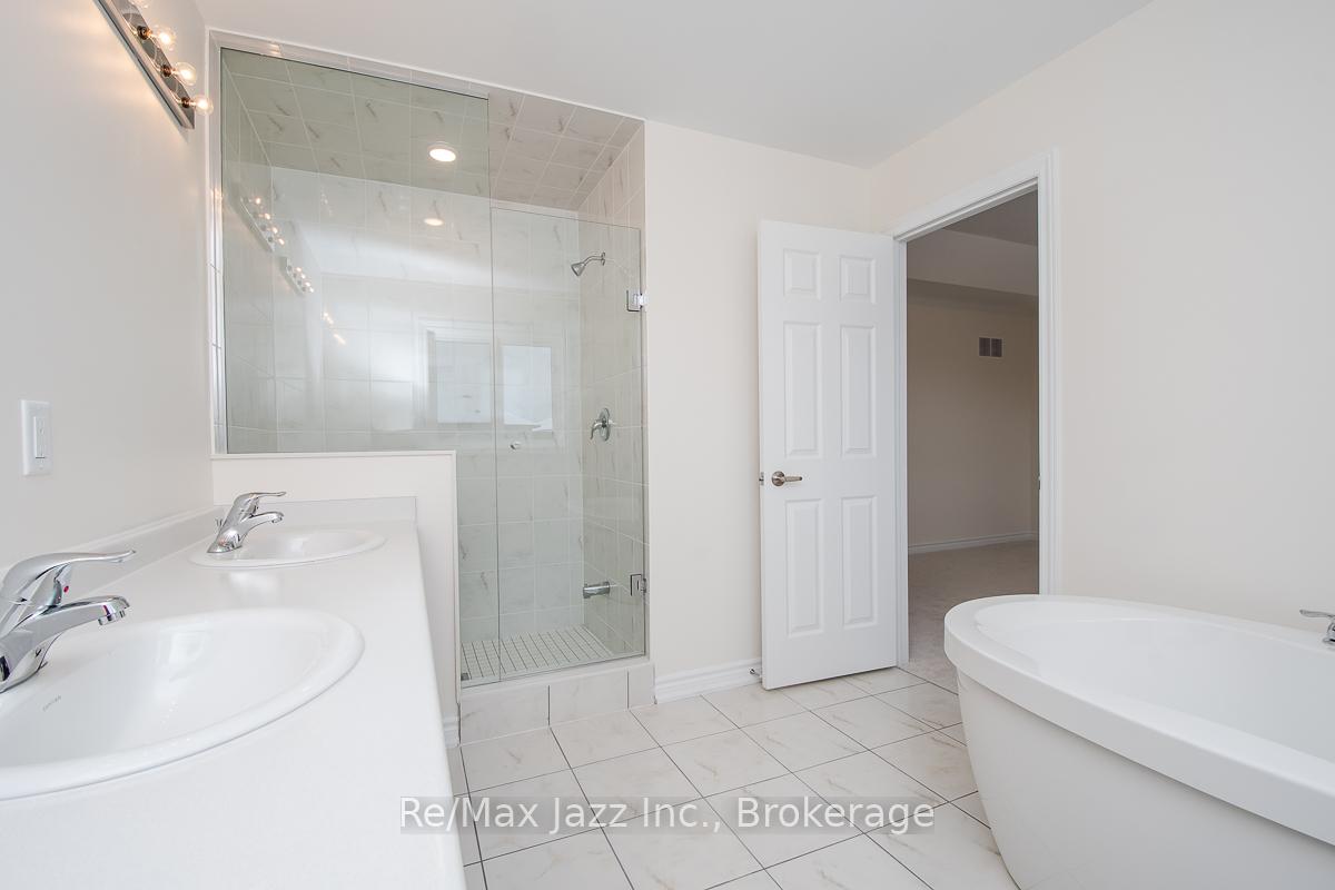 Photo 11 of 14 Mountainside Crescent, Whitby, Rolling Acres — HOMEH