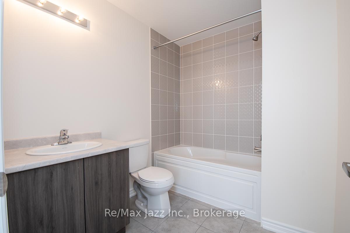 Photo 14 of 14 Mountainside Crescent, Whitby, Rolling Acres — HOMEH