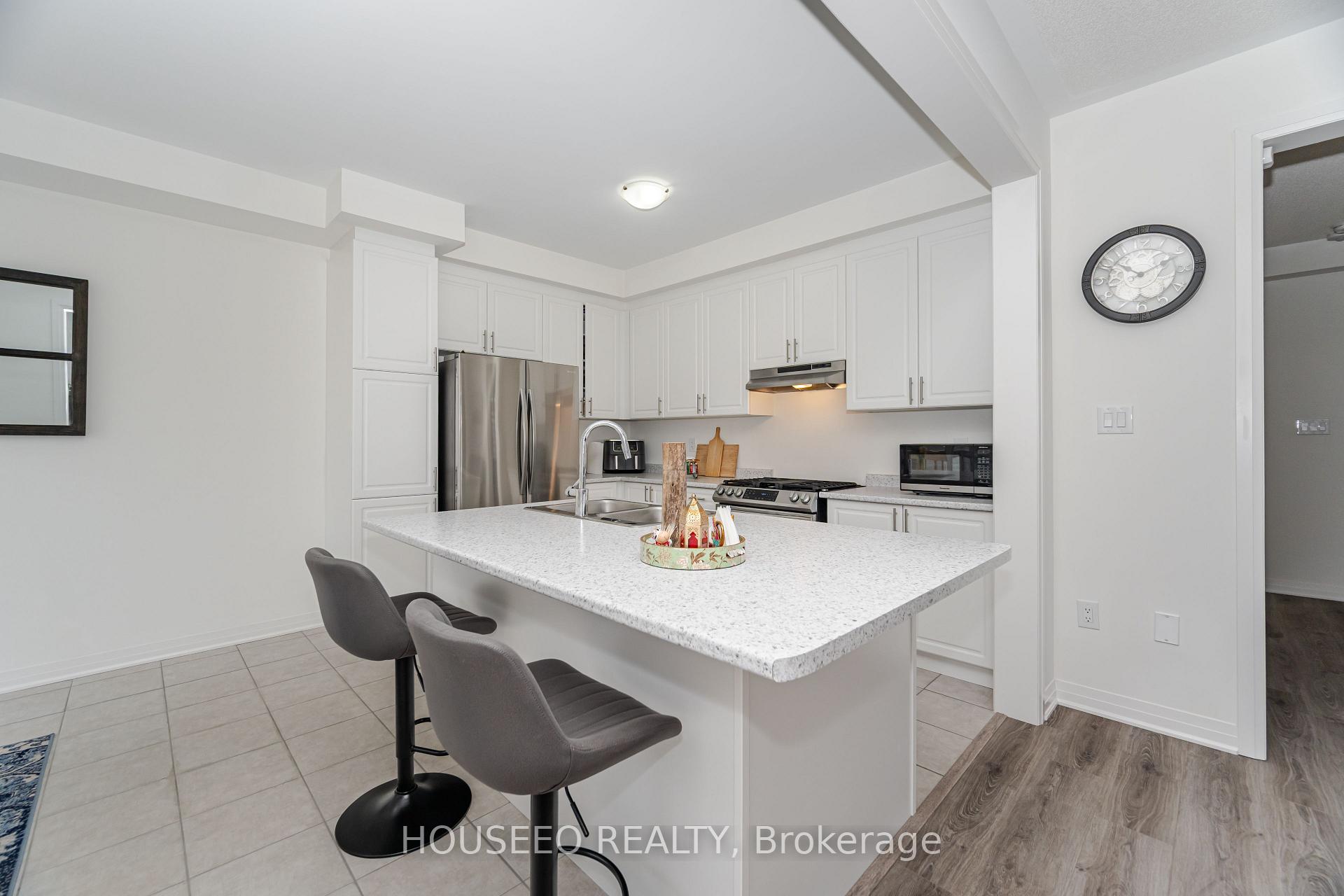 Photo 12 of 112 Sagewood Avenue, Barrie, Rural Barrie Southeast — HOMEH