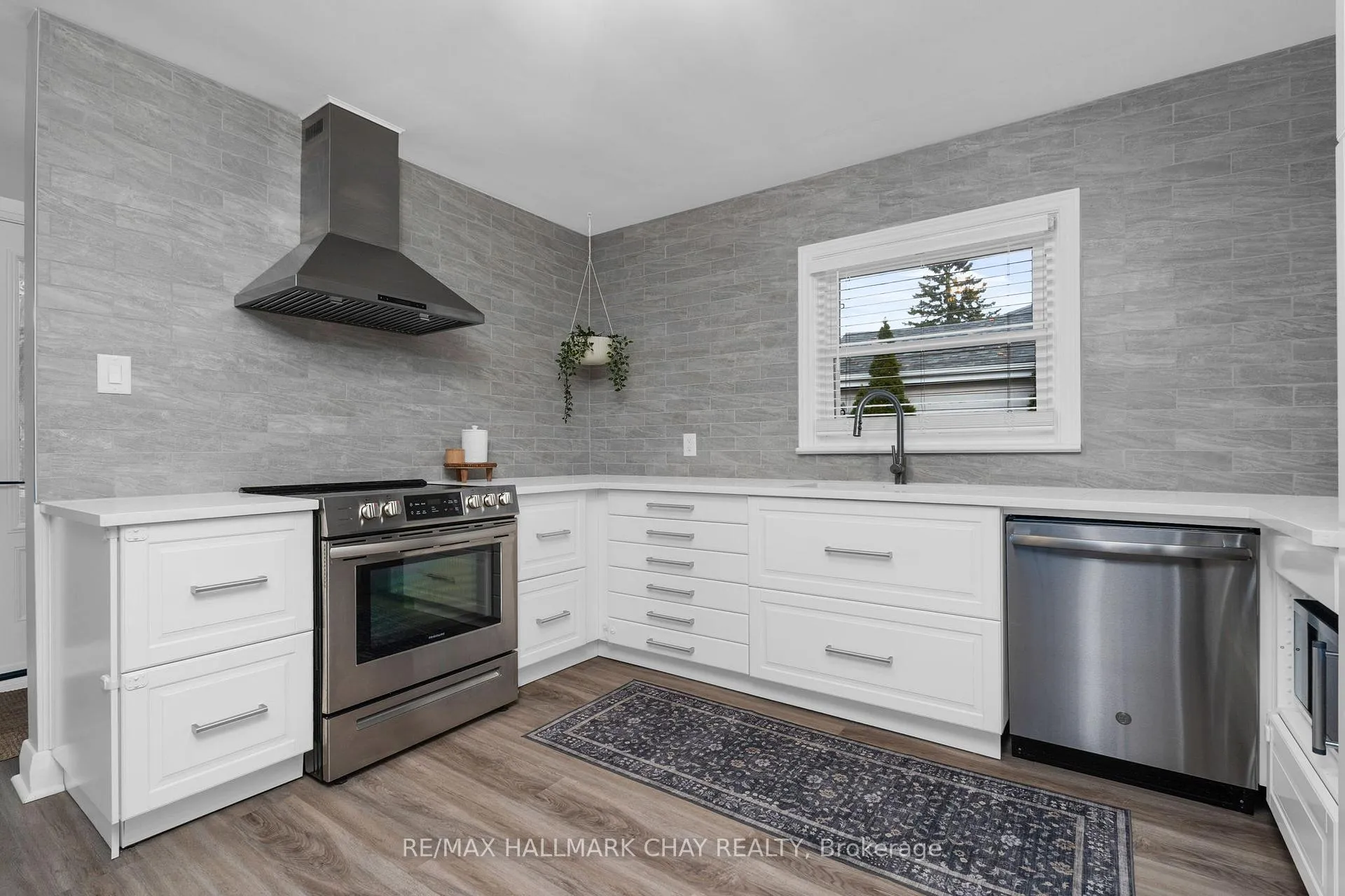 Photo 9 of 97 Napier Street, Barrie, Codrington — HOMEH