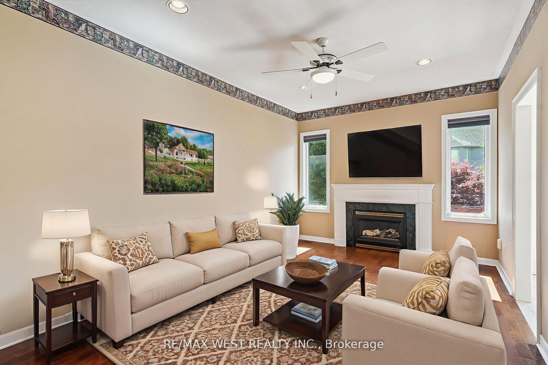 Photo 4 of 42 Windrose Court, Vaughan, East Woodbridge — HOMEH