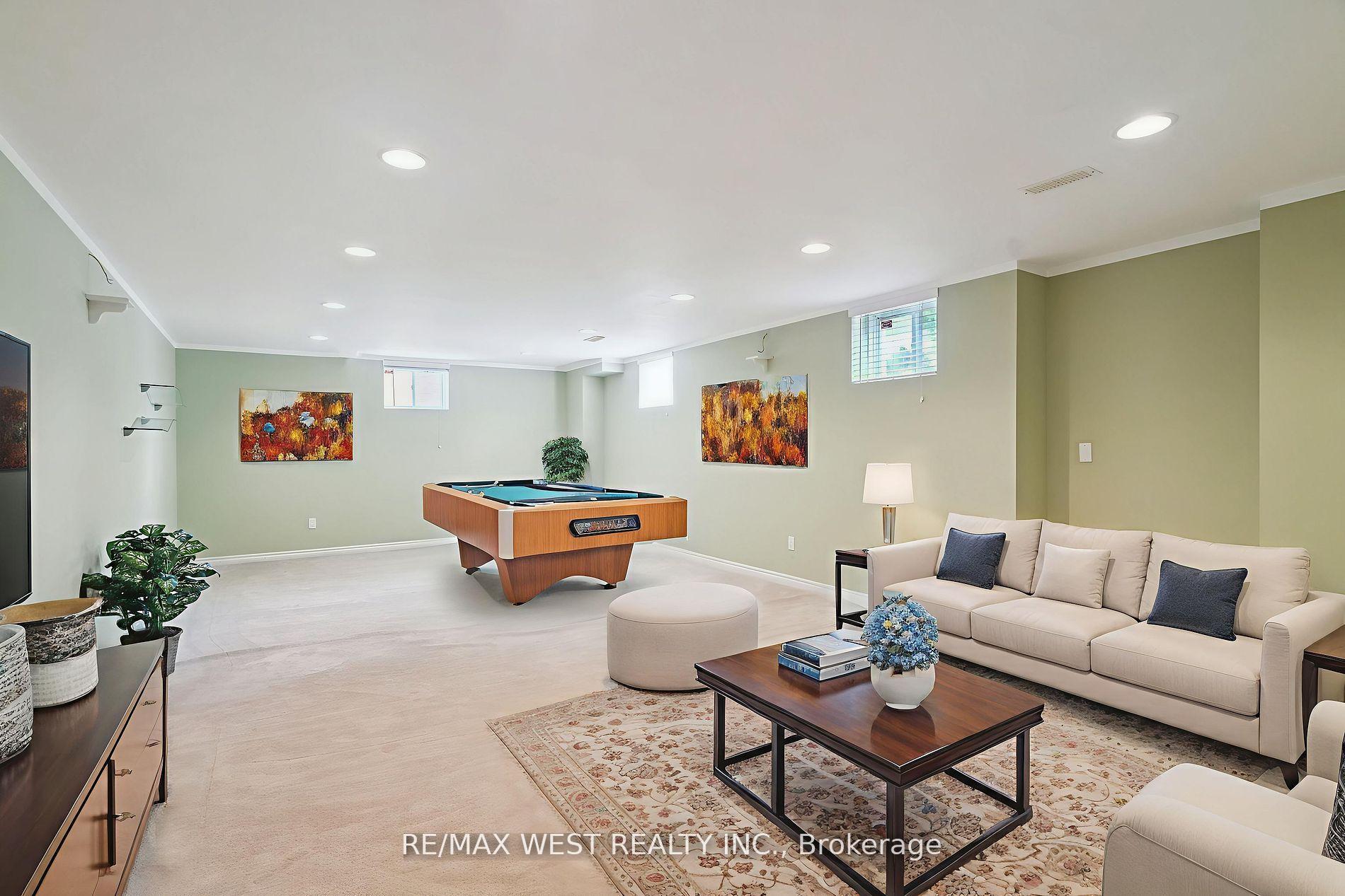 Photo 7 of 42 Windrose Court, Vaughan, East Woodbridge — HOMEH