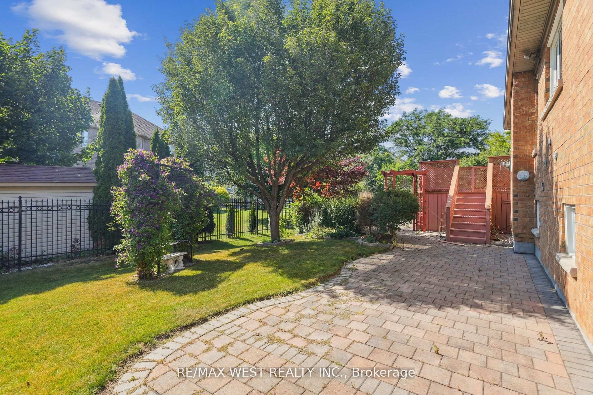 Photo 9 of 42 Windrose Court, Vaughan, East Woodbridge — HOMEH