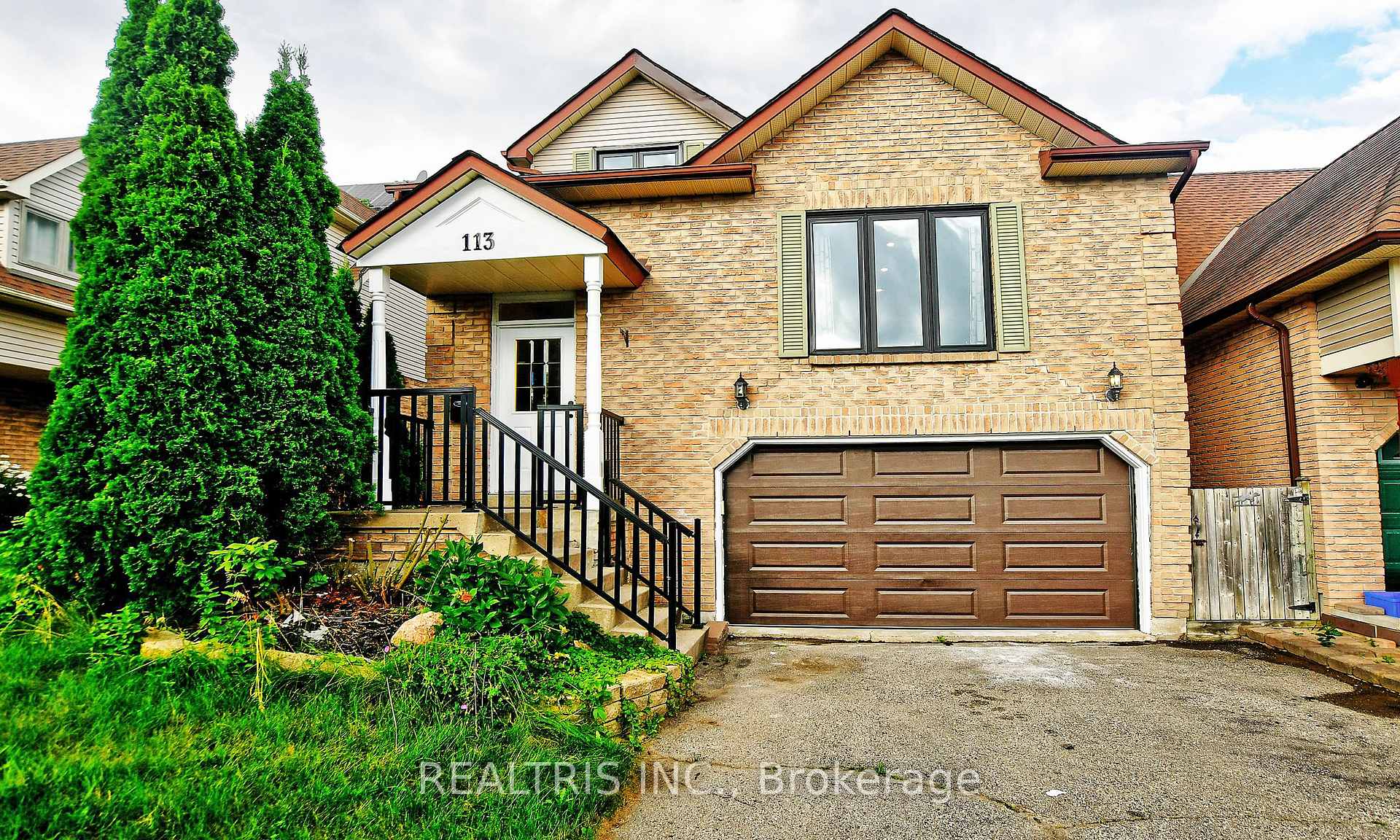 Photo 2 of Unit Upper, 113 Bassett Boulevard, Whitby, Pringle Creek — HOMEH