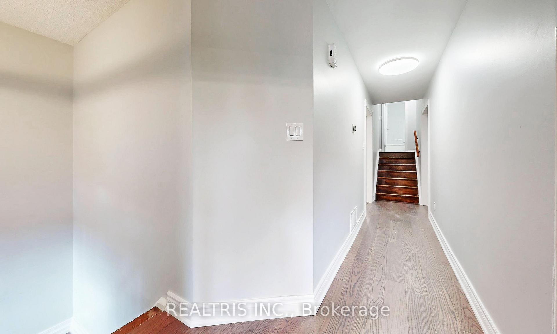 Photo 15 of Unit Upper, 113 Bassett Boulevard, Whitby, Pringle Creek — HOMEH
