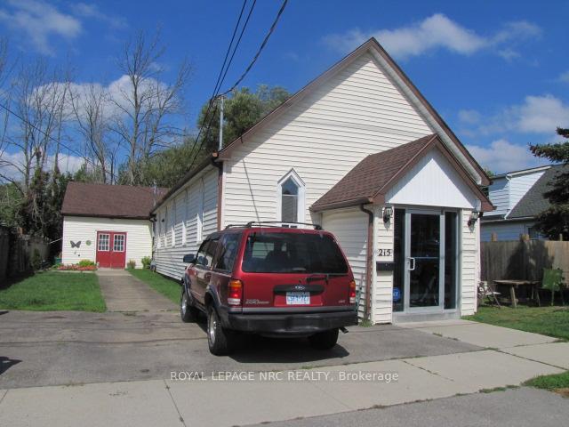Front of 215 Broadway Avenue