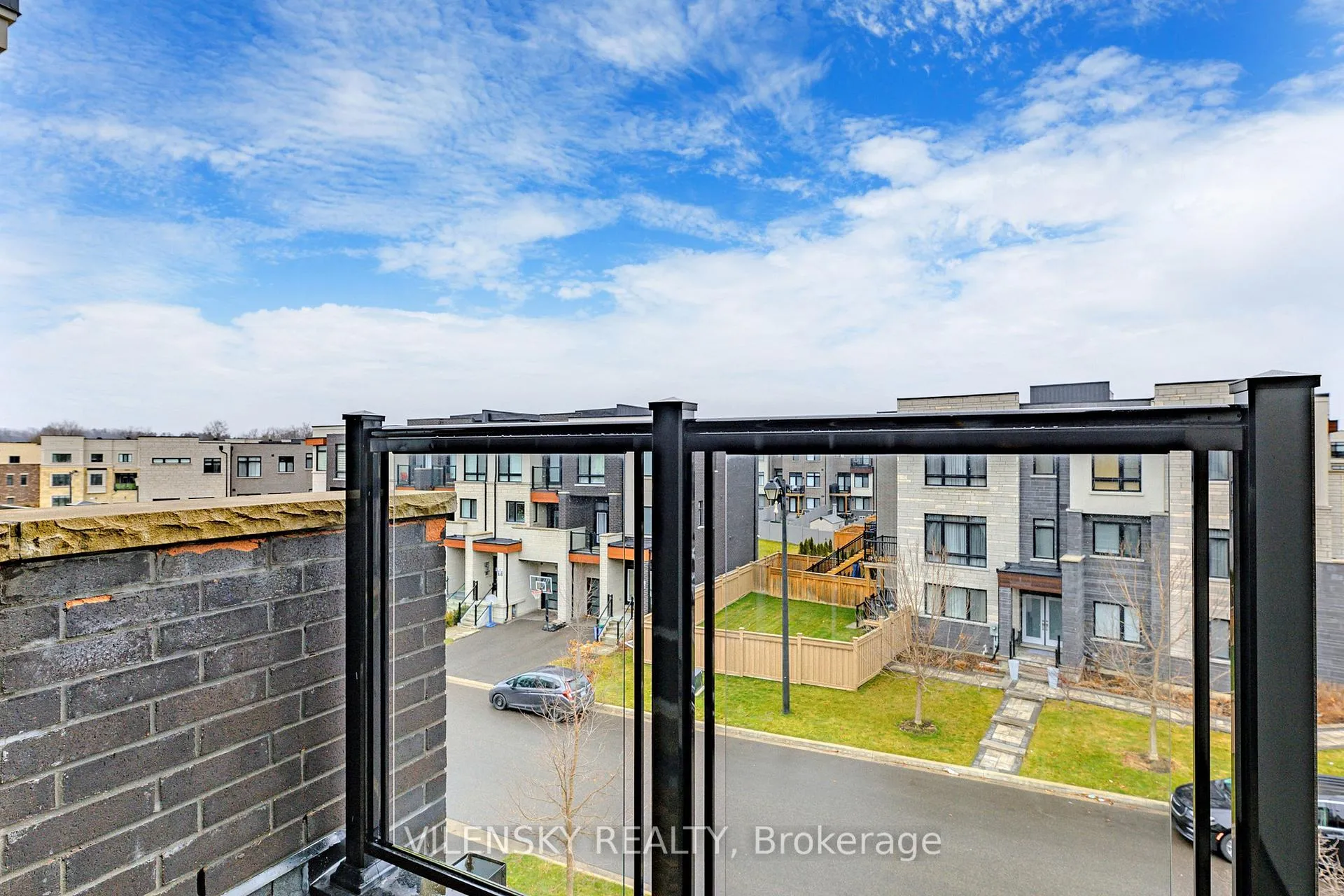 Photo 5 of 162 Golden Trail, Vaughan, Patterson — HOMEH