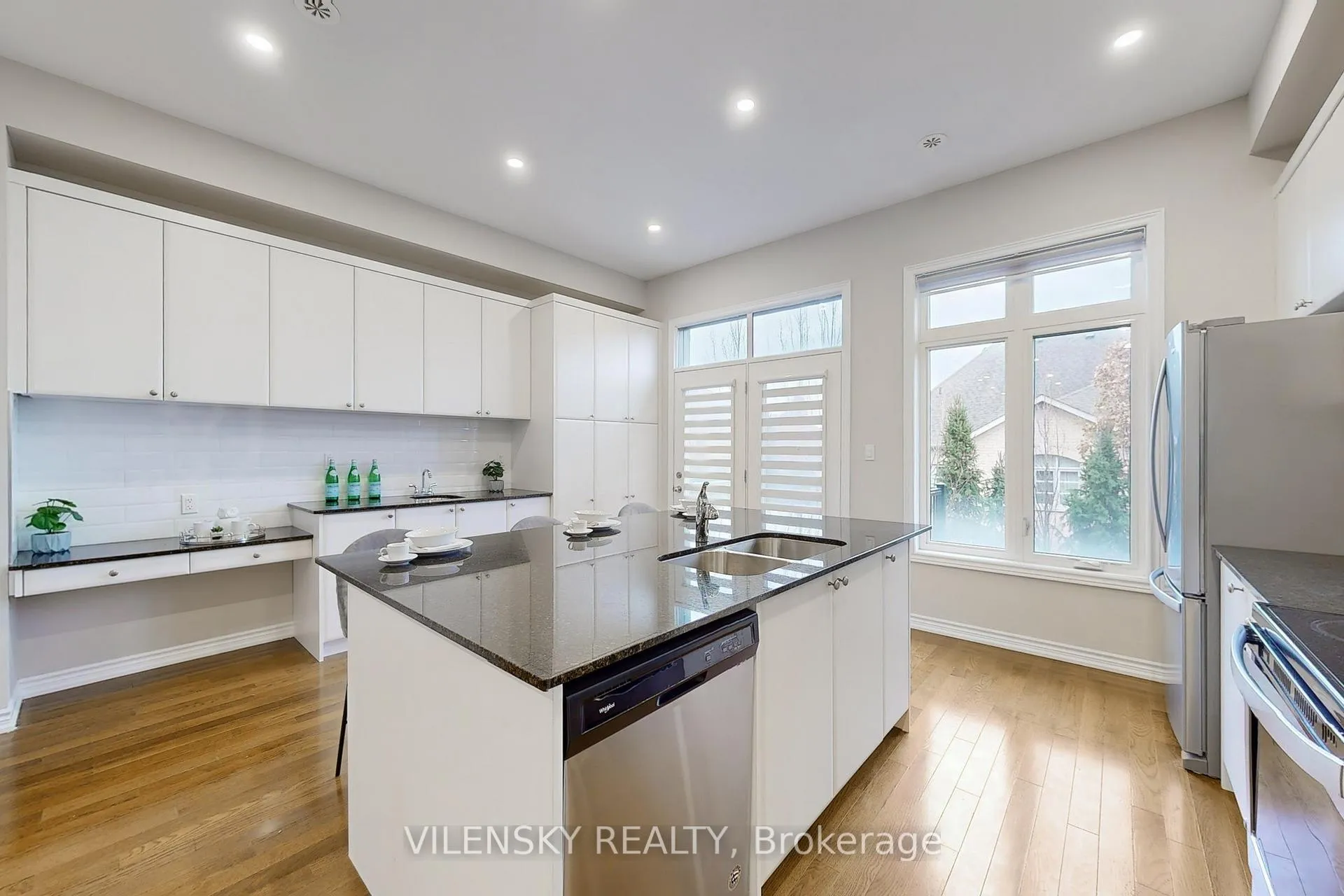 Photo 10 of 162 Golden Trail, Vaughan, Patterson — HOMEH