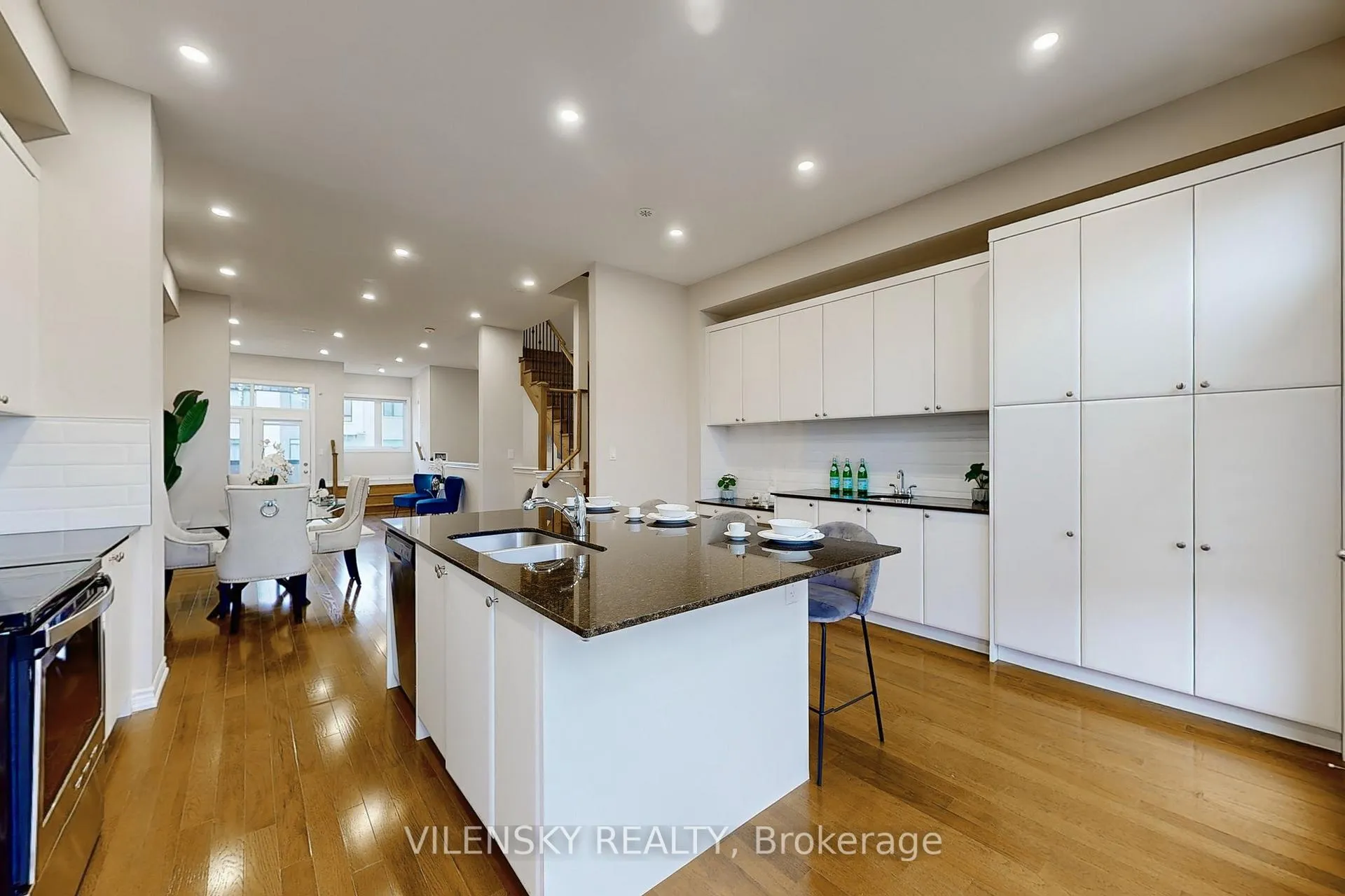 Photo 11 of 162 Golden Trail, Vaughan, Patterson — HOMEH