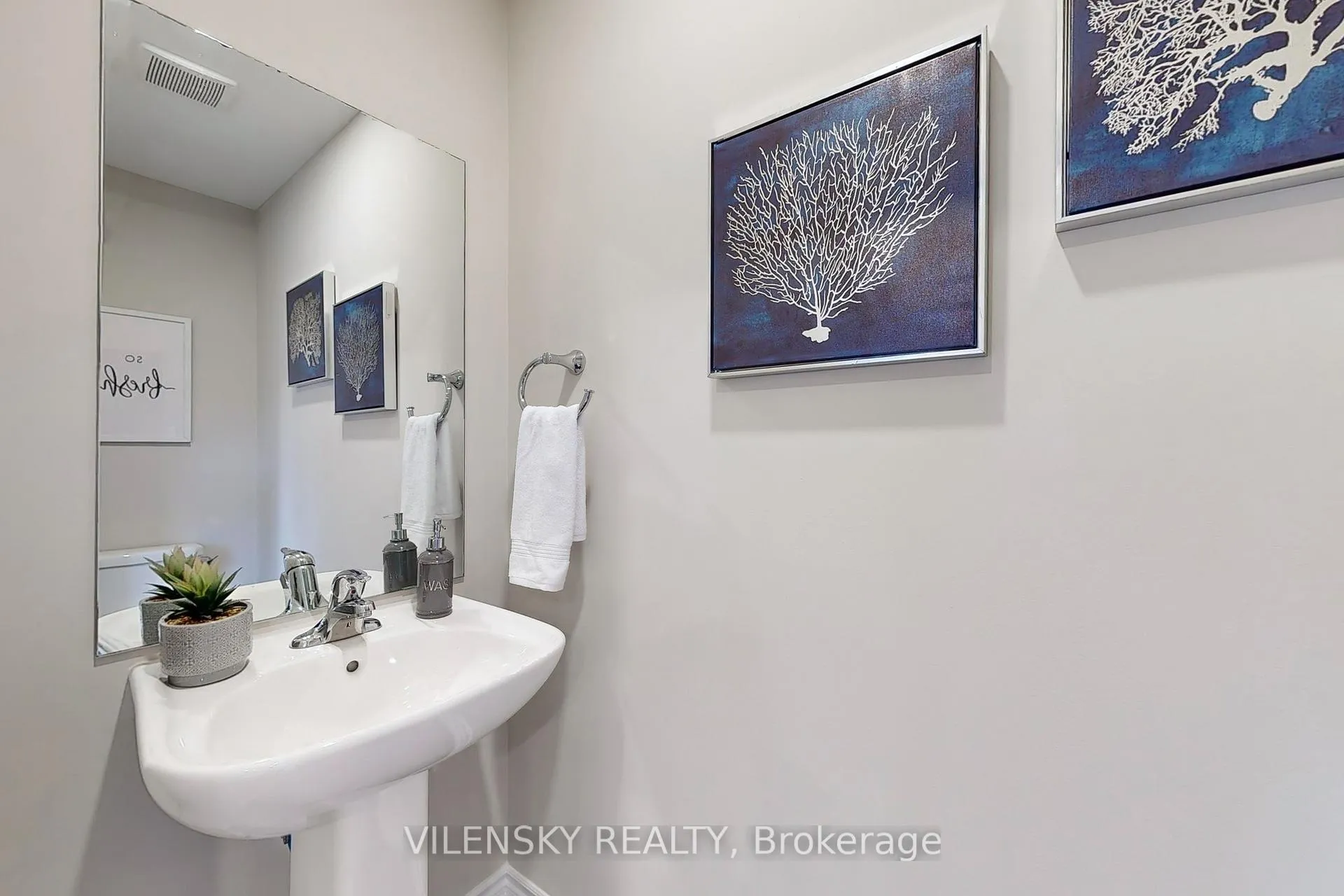 Photo 16 of 162 Golden Trail, Vaughan, Patterson — HOMEH