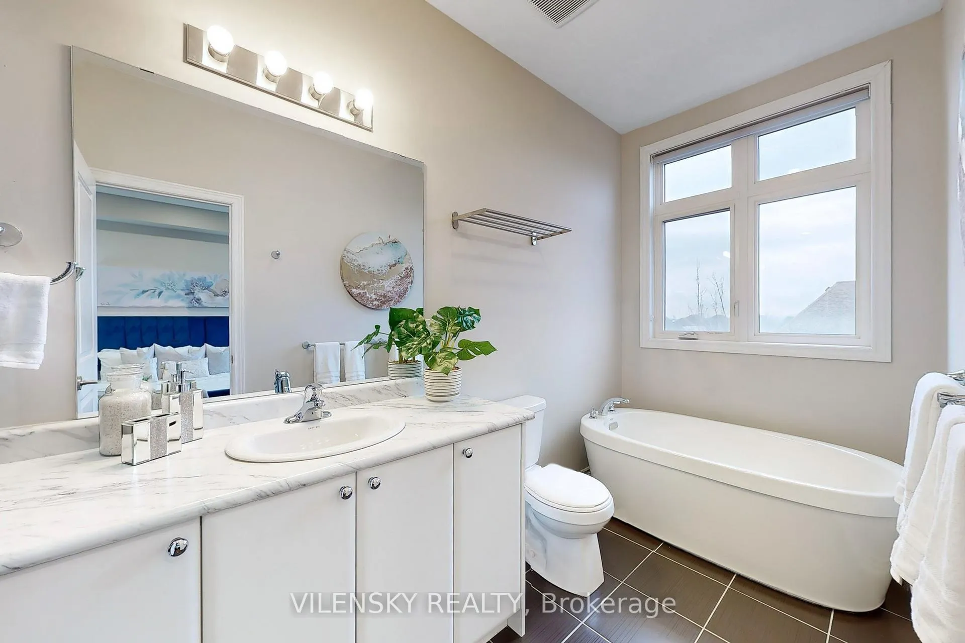 Photo 21 of 162 Golden Trail, Vaughan, Patterson — HOMEH