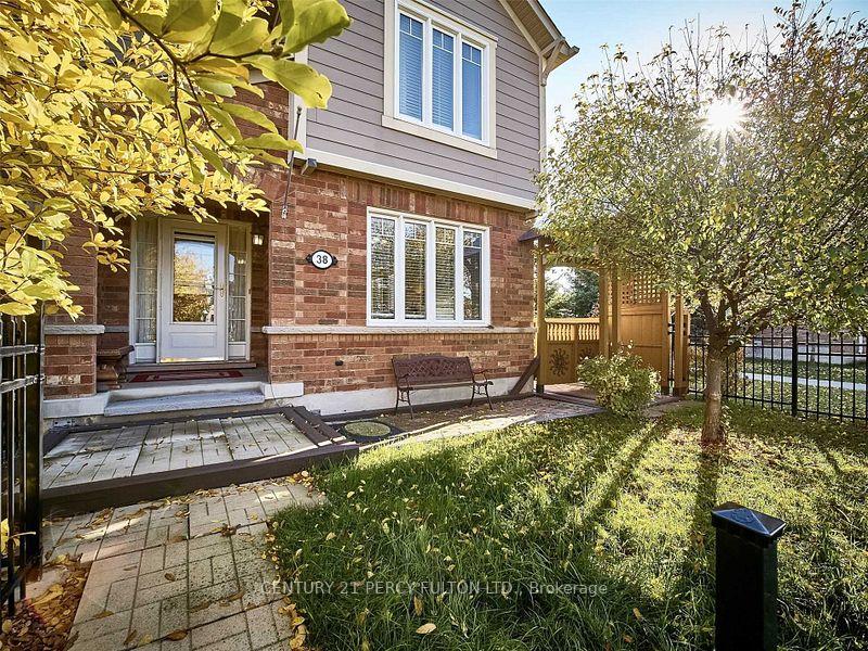 Photo 2 of 38 Gas Lamp Lane, Markham, Cornell — HOMEH